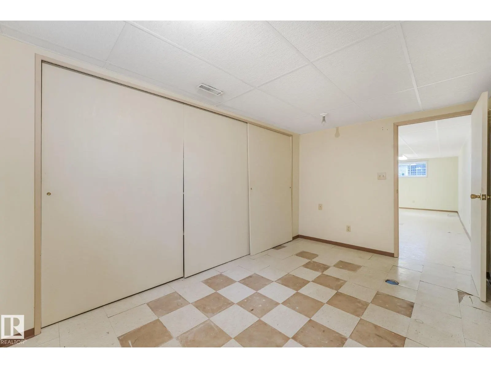 12113 44 ST NW