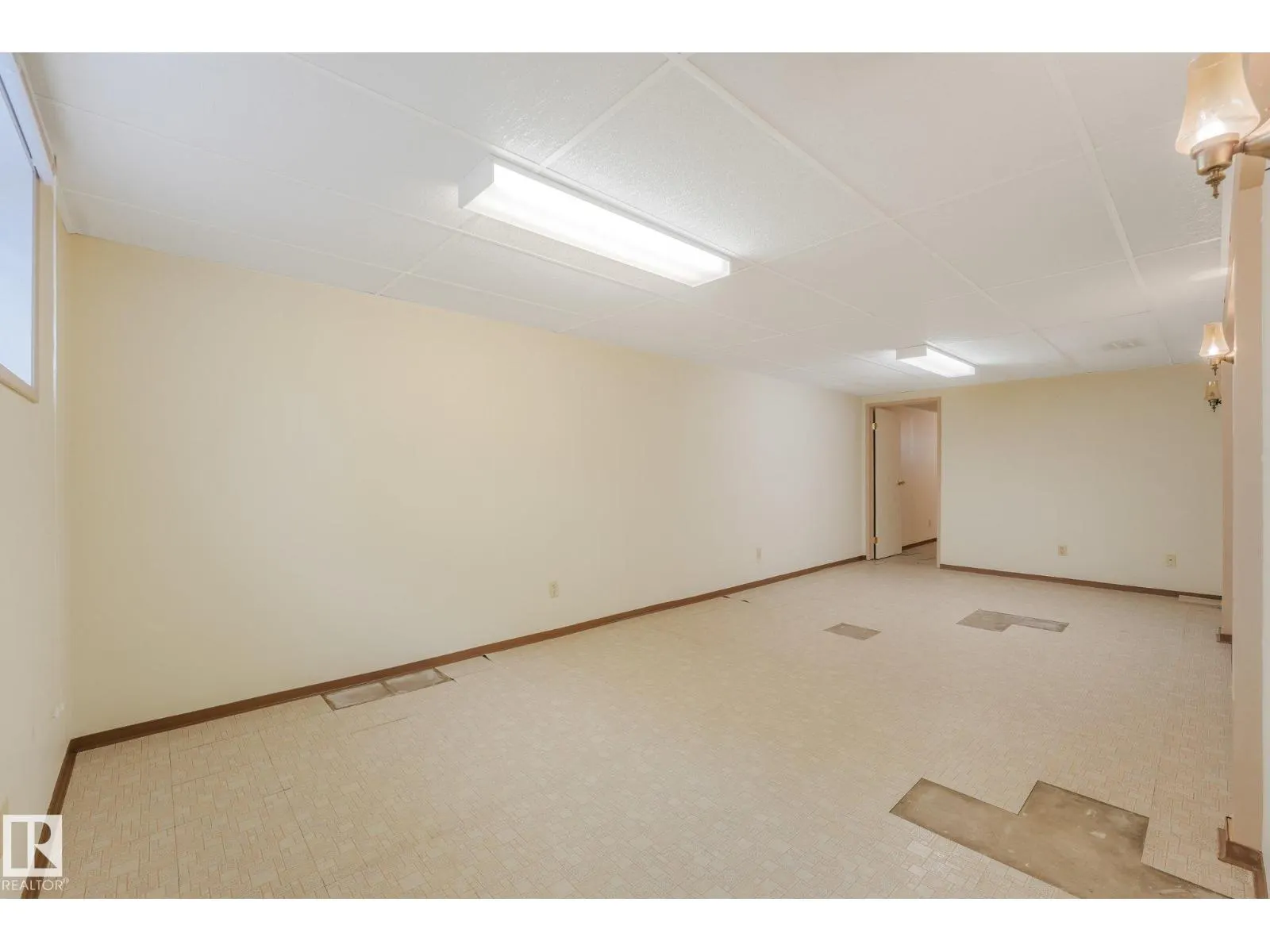 12113 44 ST NW