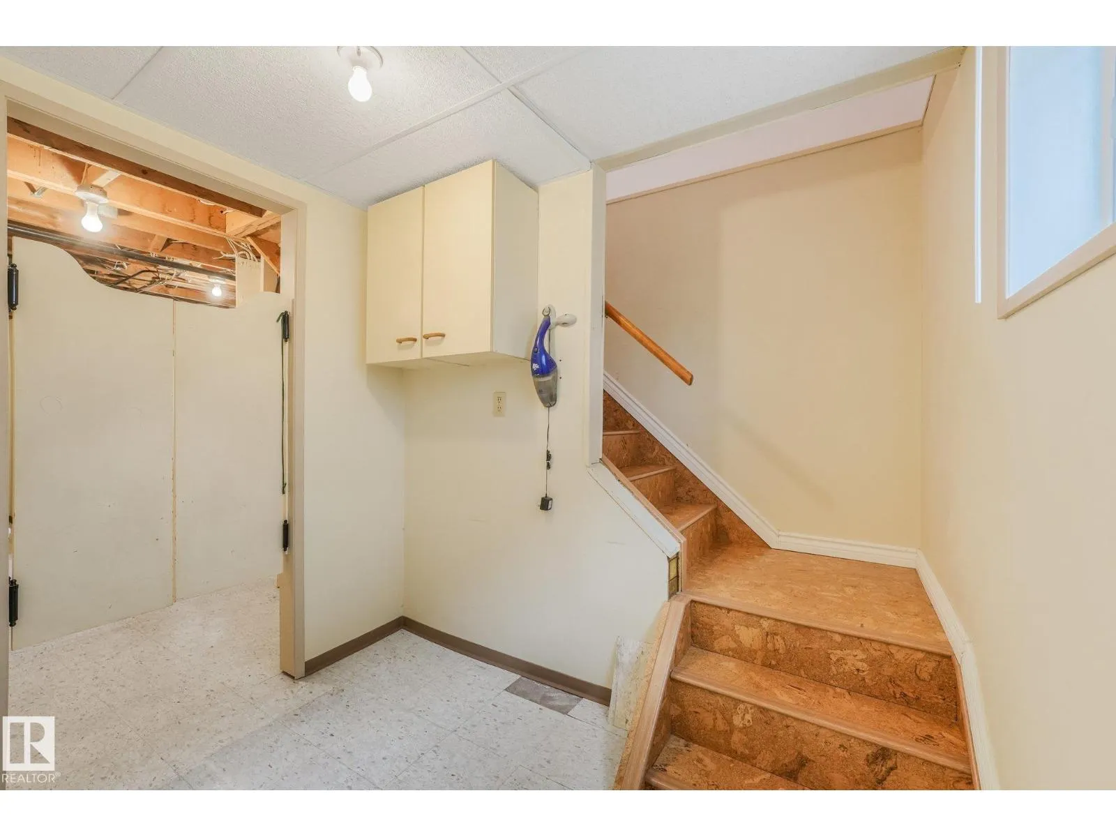 12113 44 ST NW