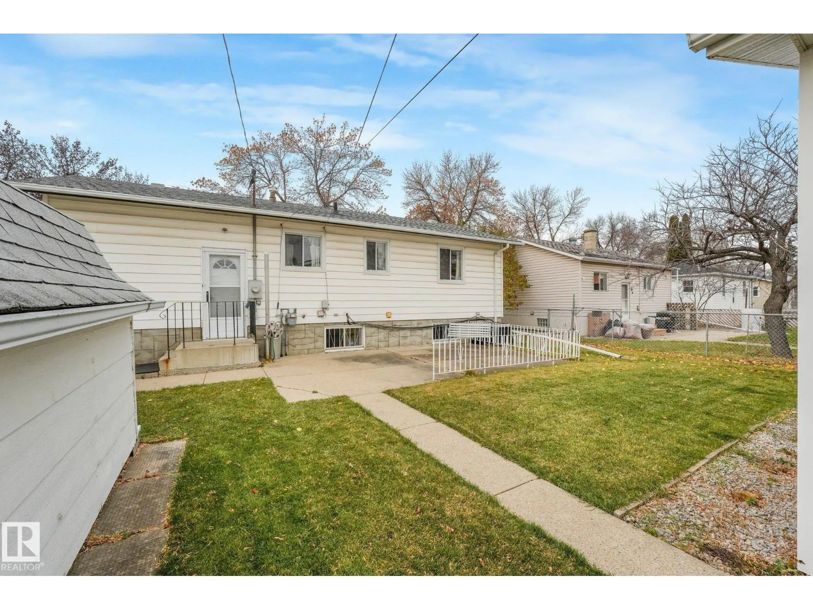 12113 44 ST NW
