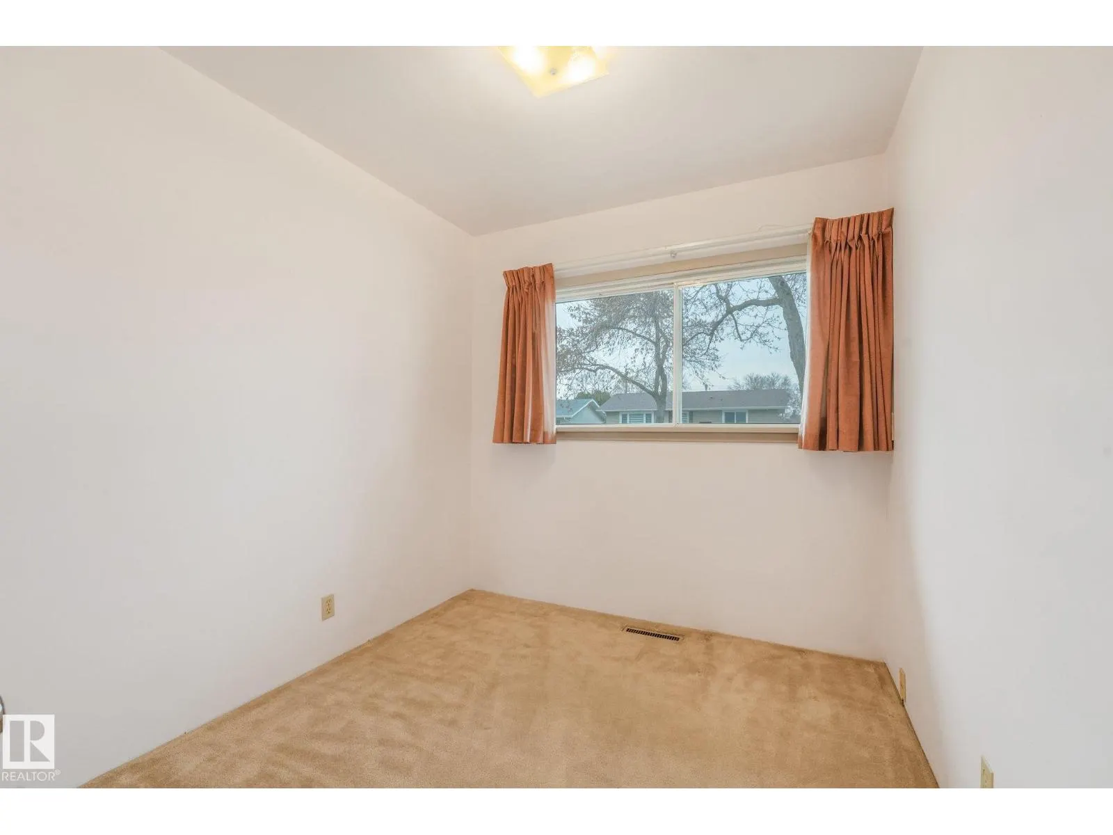 12113 44 ST NW