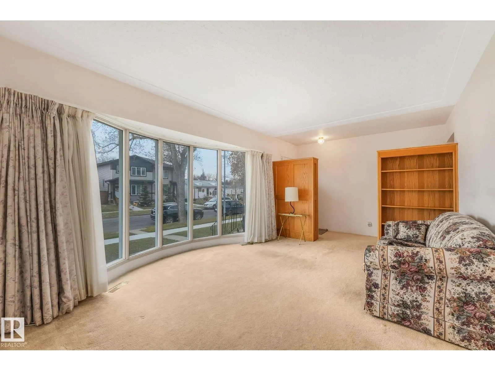 12113 44 ST NW
