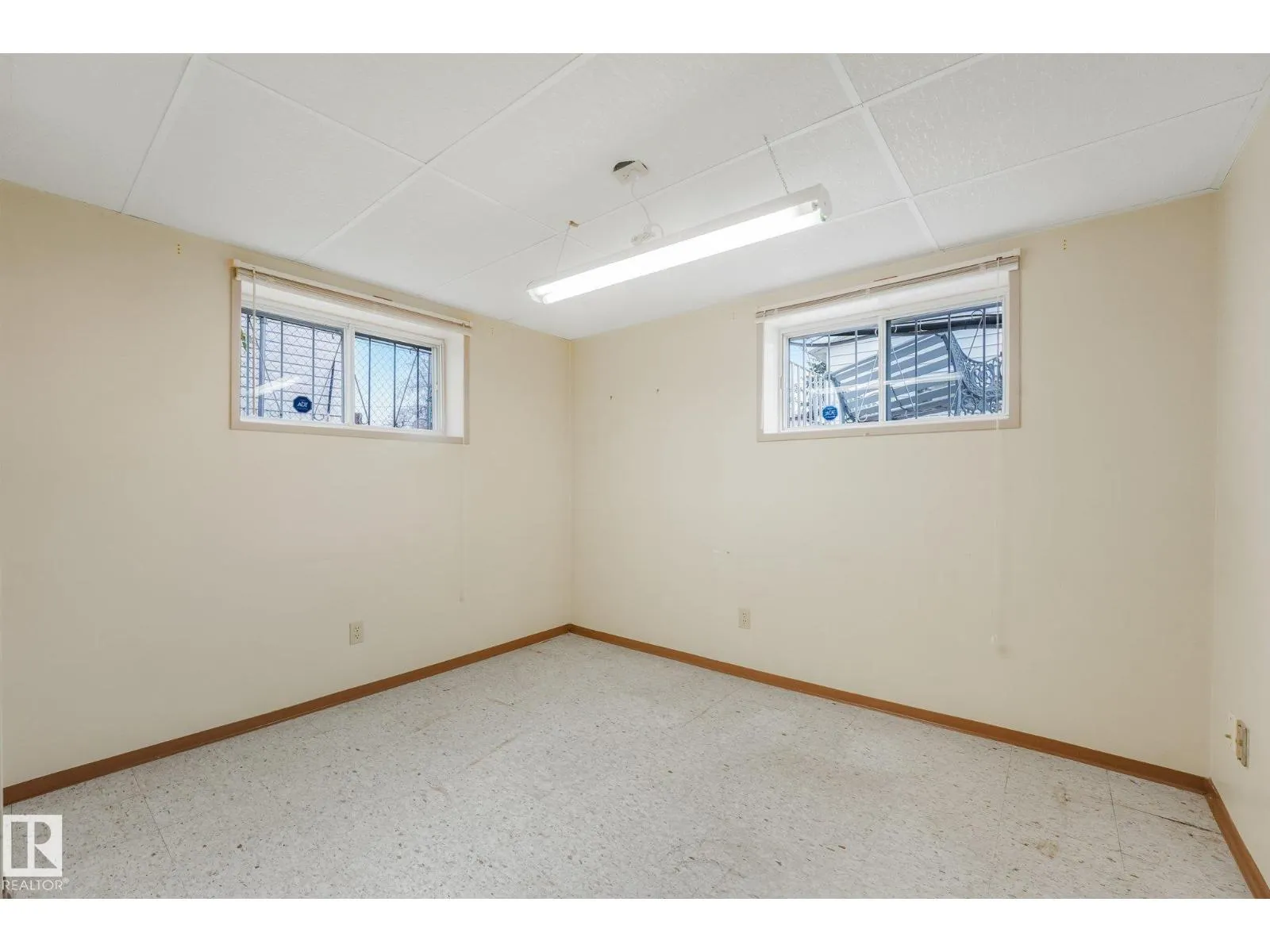 12113 44 ST NW