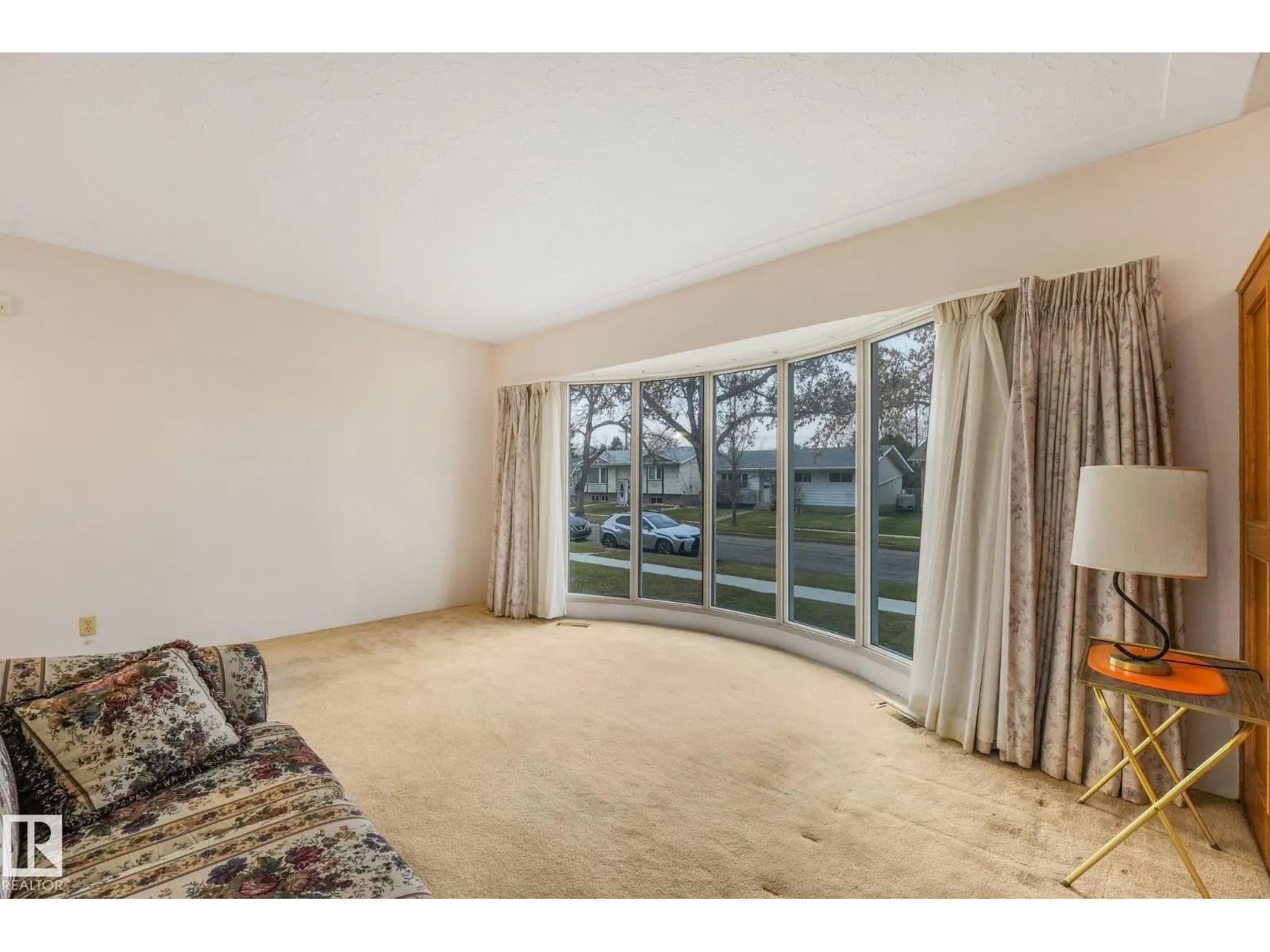 12113 44 ST NW