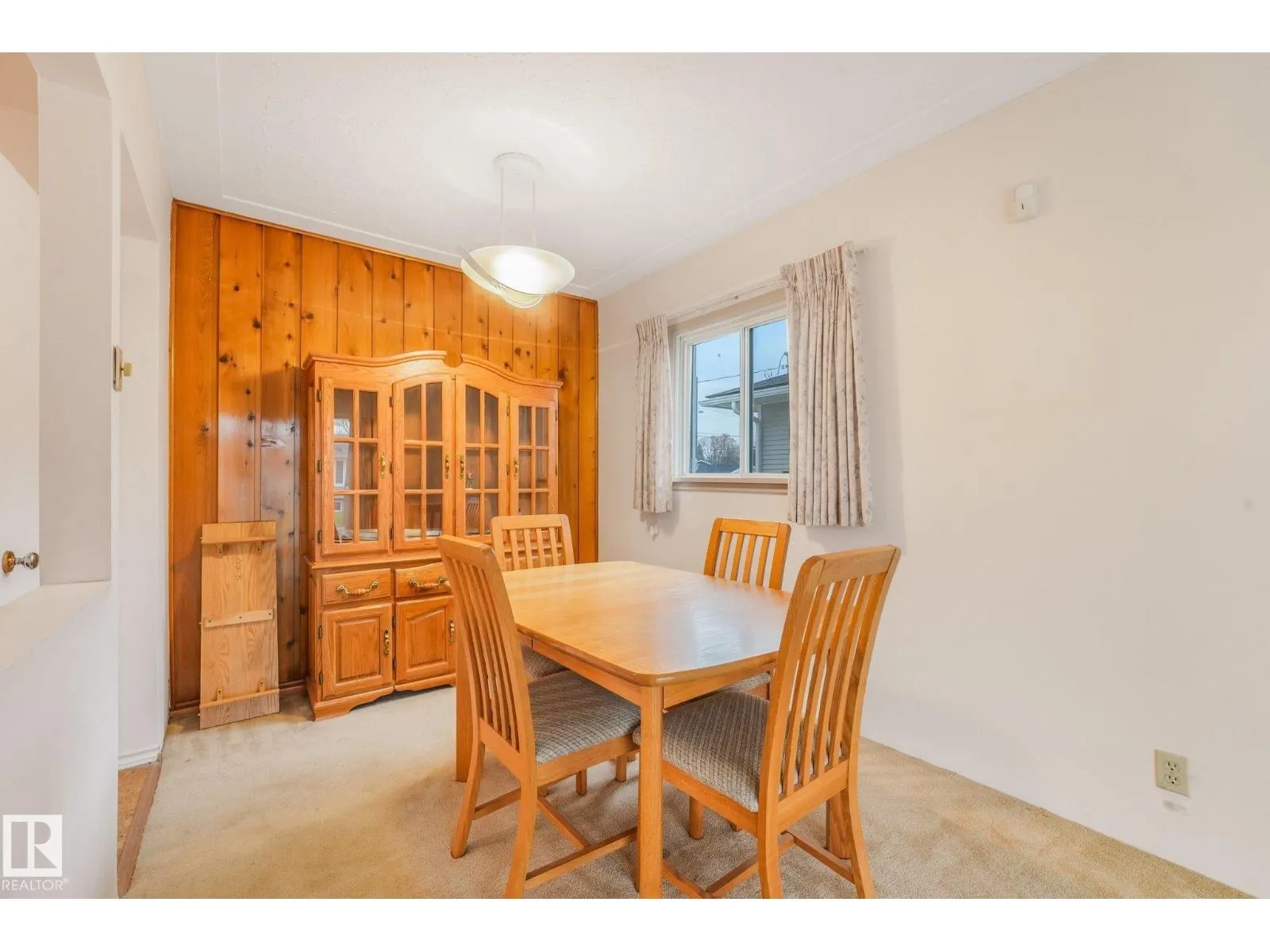 12113 44 ST NW