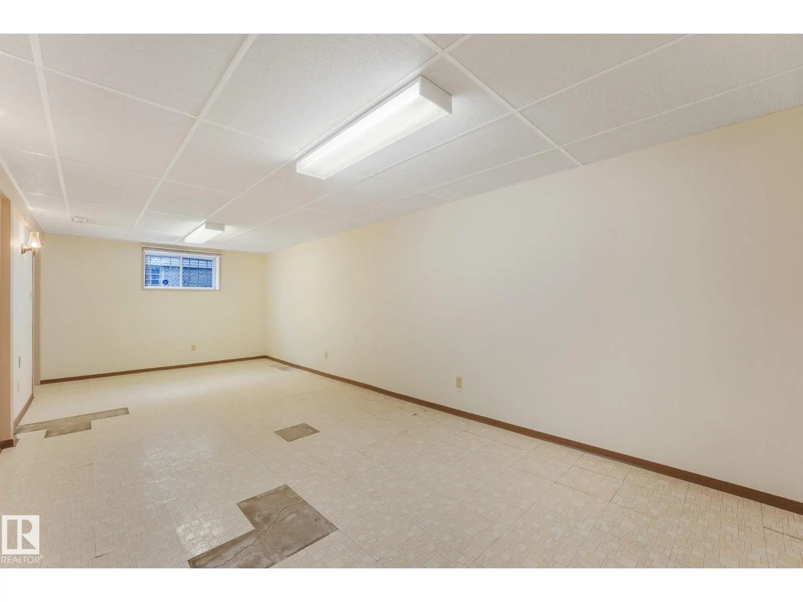 12113 44 ST NW