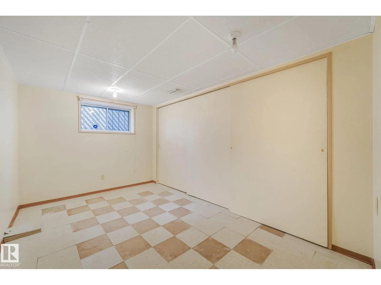 12113 44 ST NW