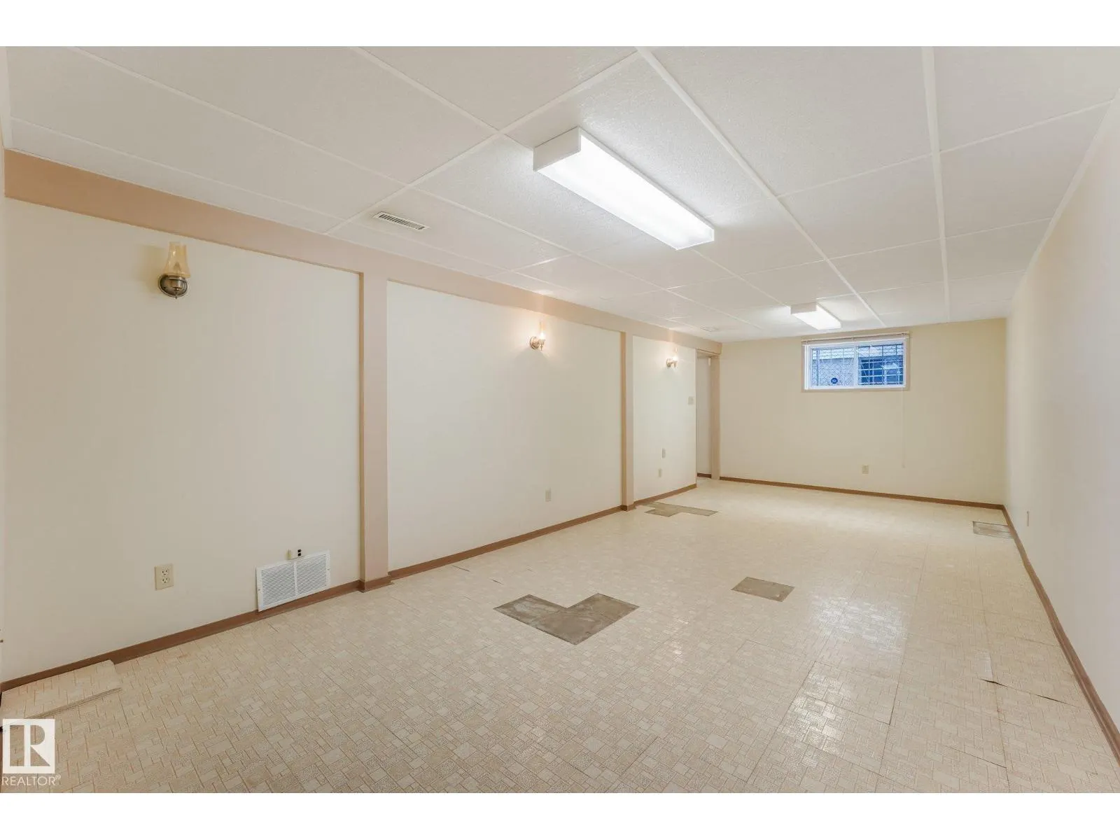 12113 44 ST NW