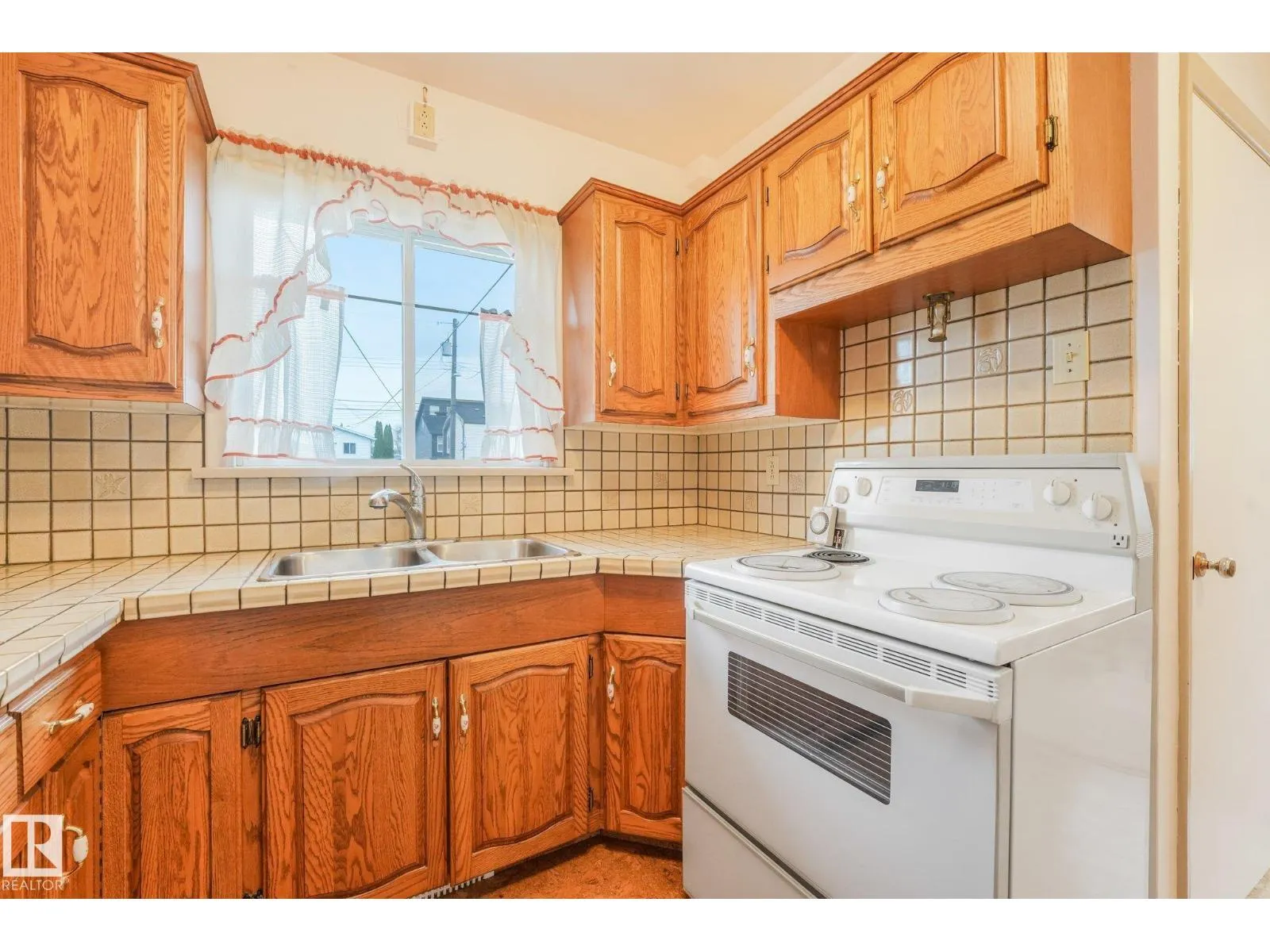 12113 44 ST NW