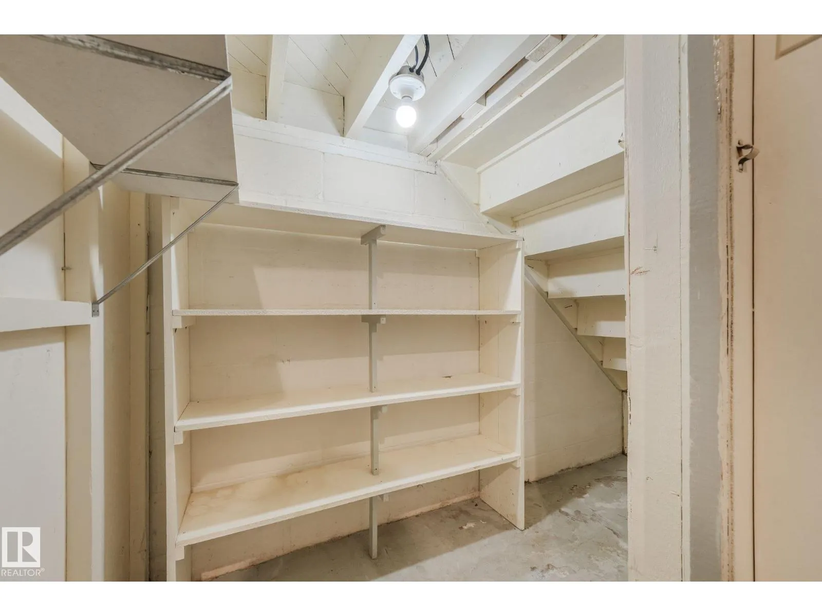 12113 44 ST NW