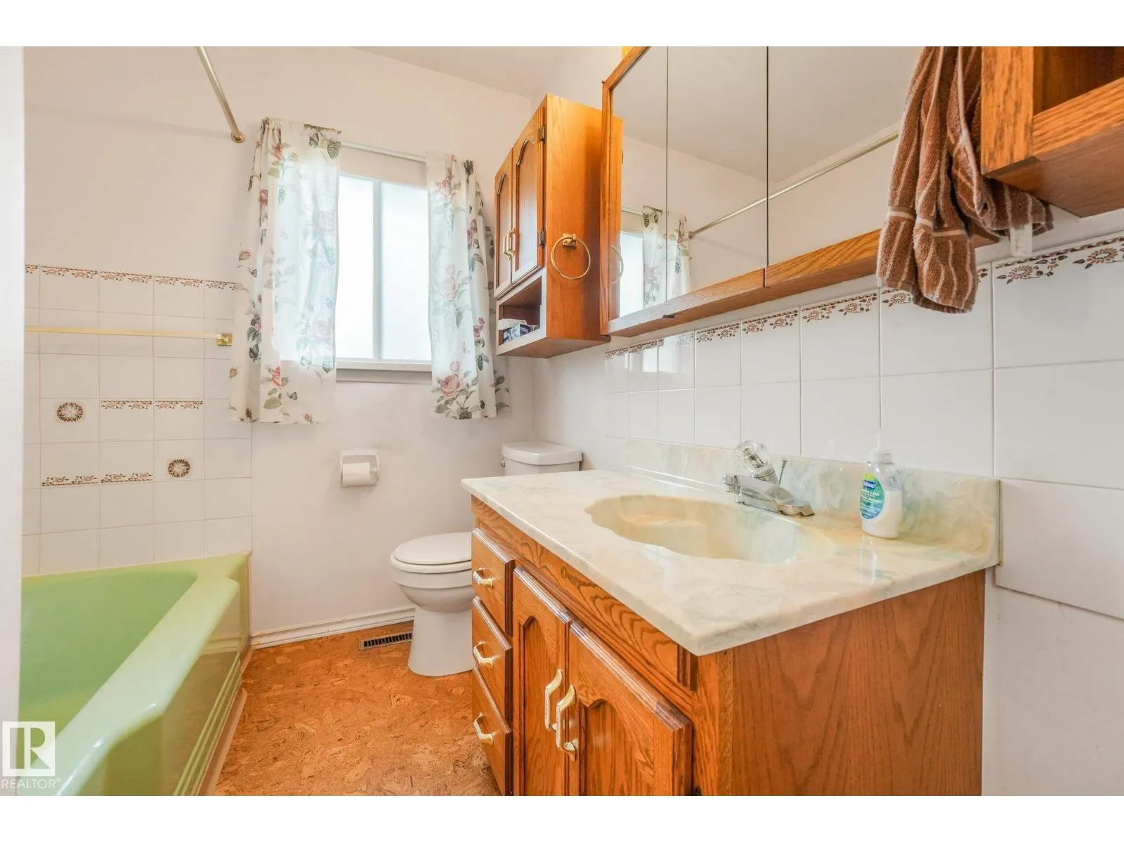 12113 44 ST NW