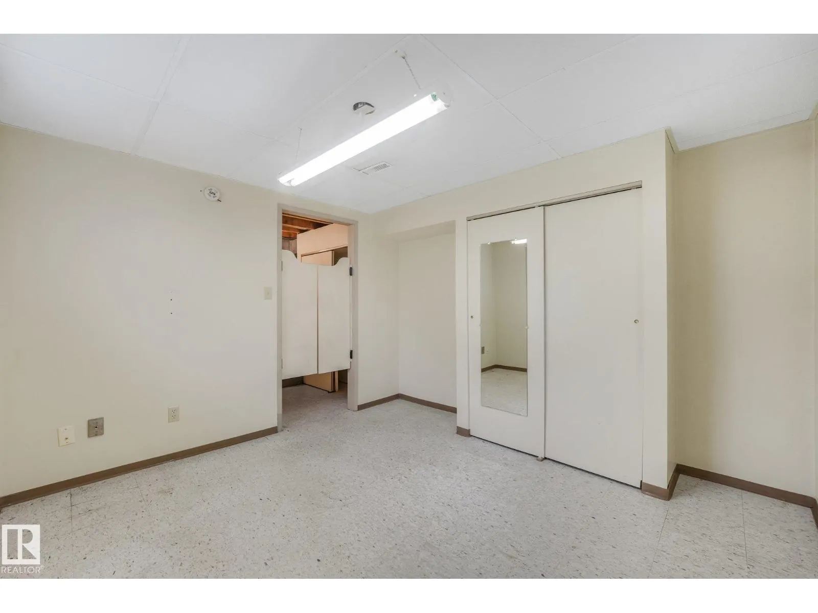 12113 44 ST NW