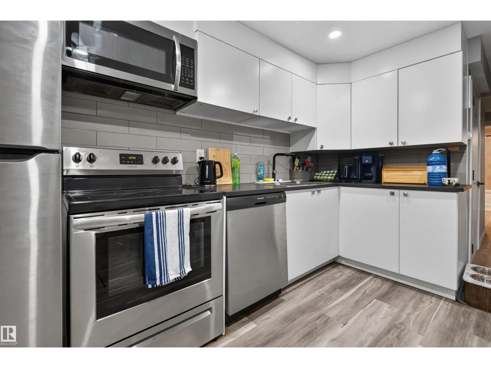 12711 90 ST NW