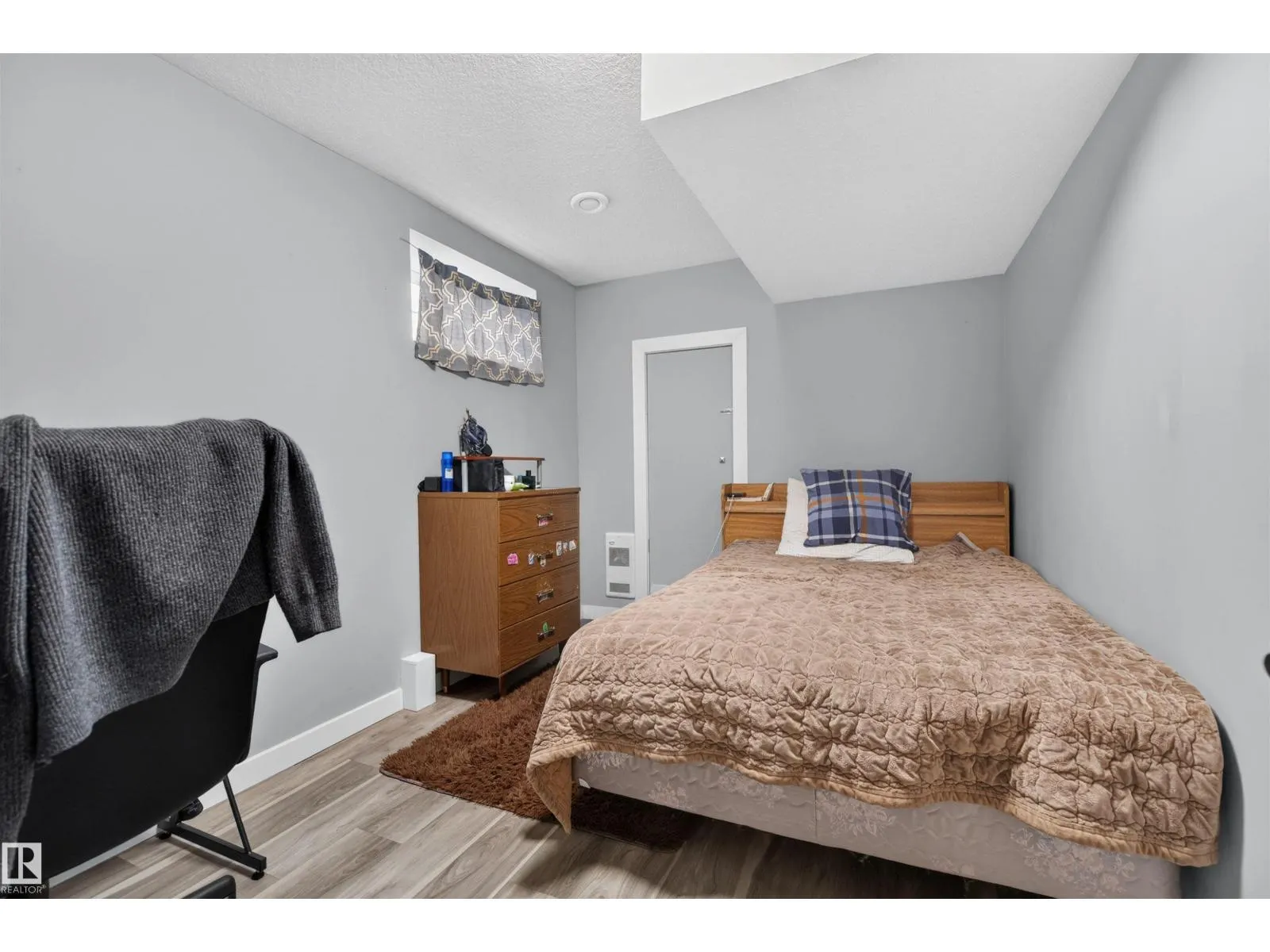 12711 90 ST NW