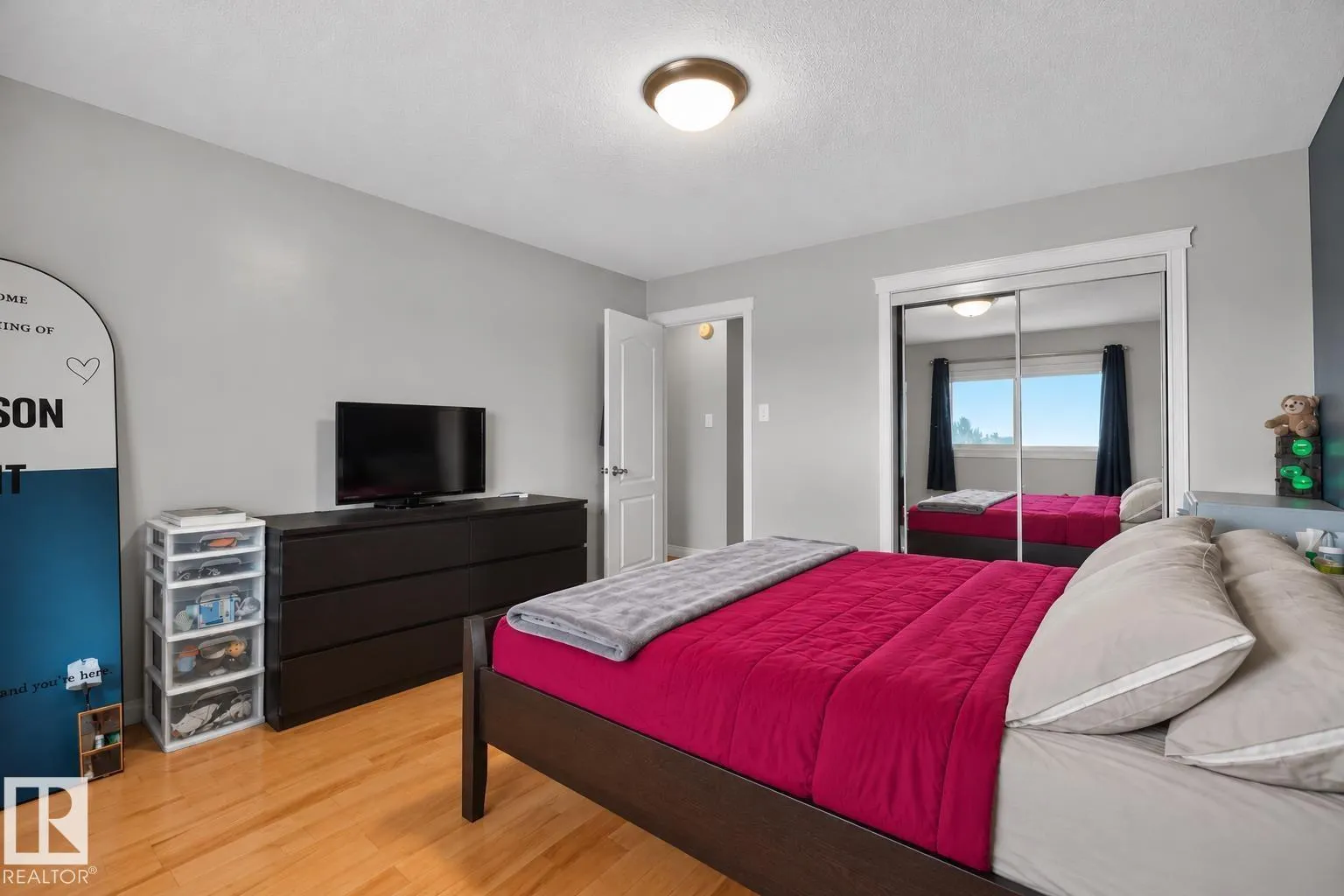 #402 9925 83 AV NW