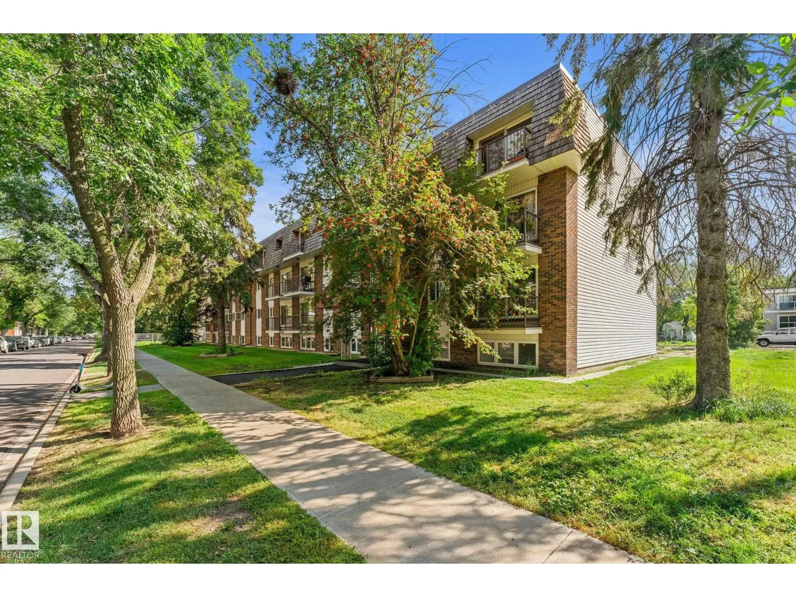 #106 10735 81 AV NW