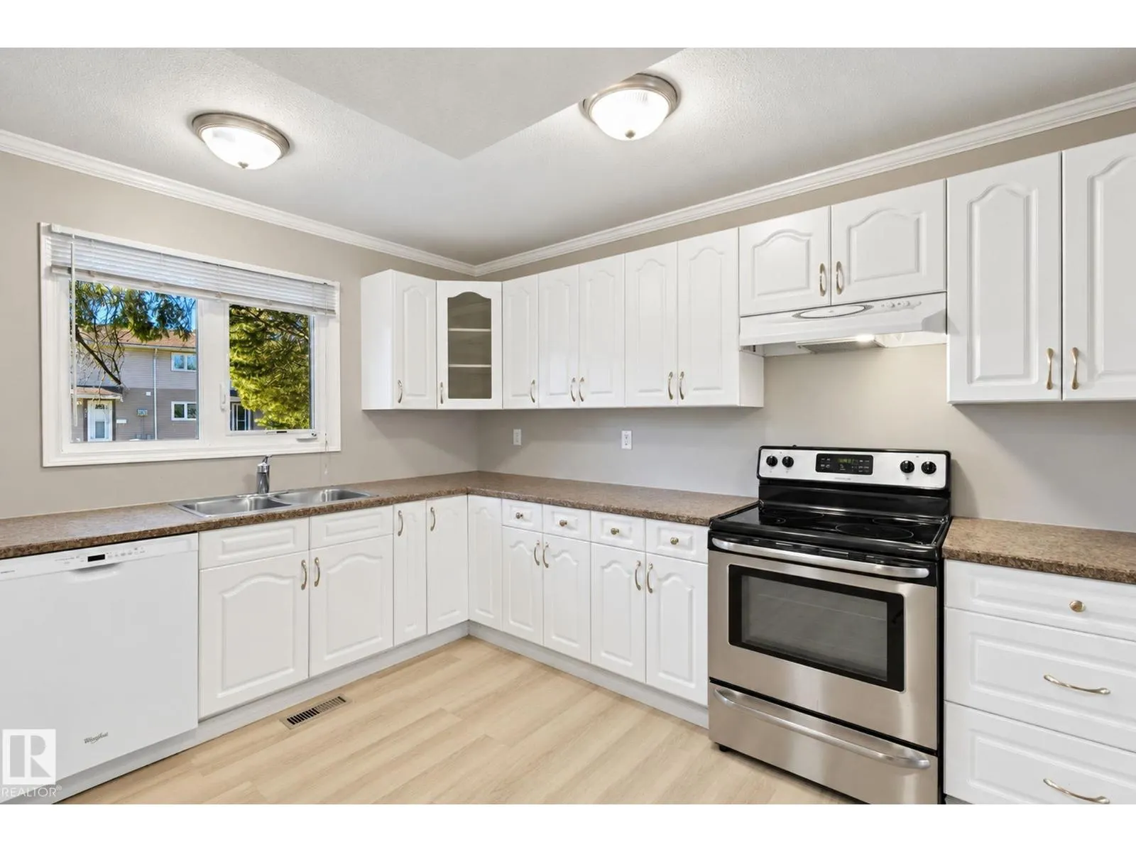 304 SPRUCE GL