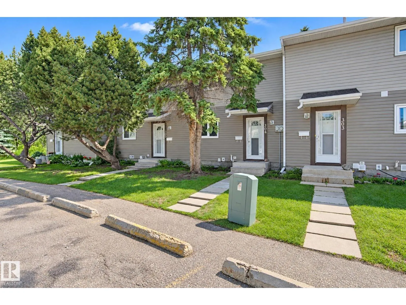 304 SPRUCE GL