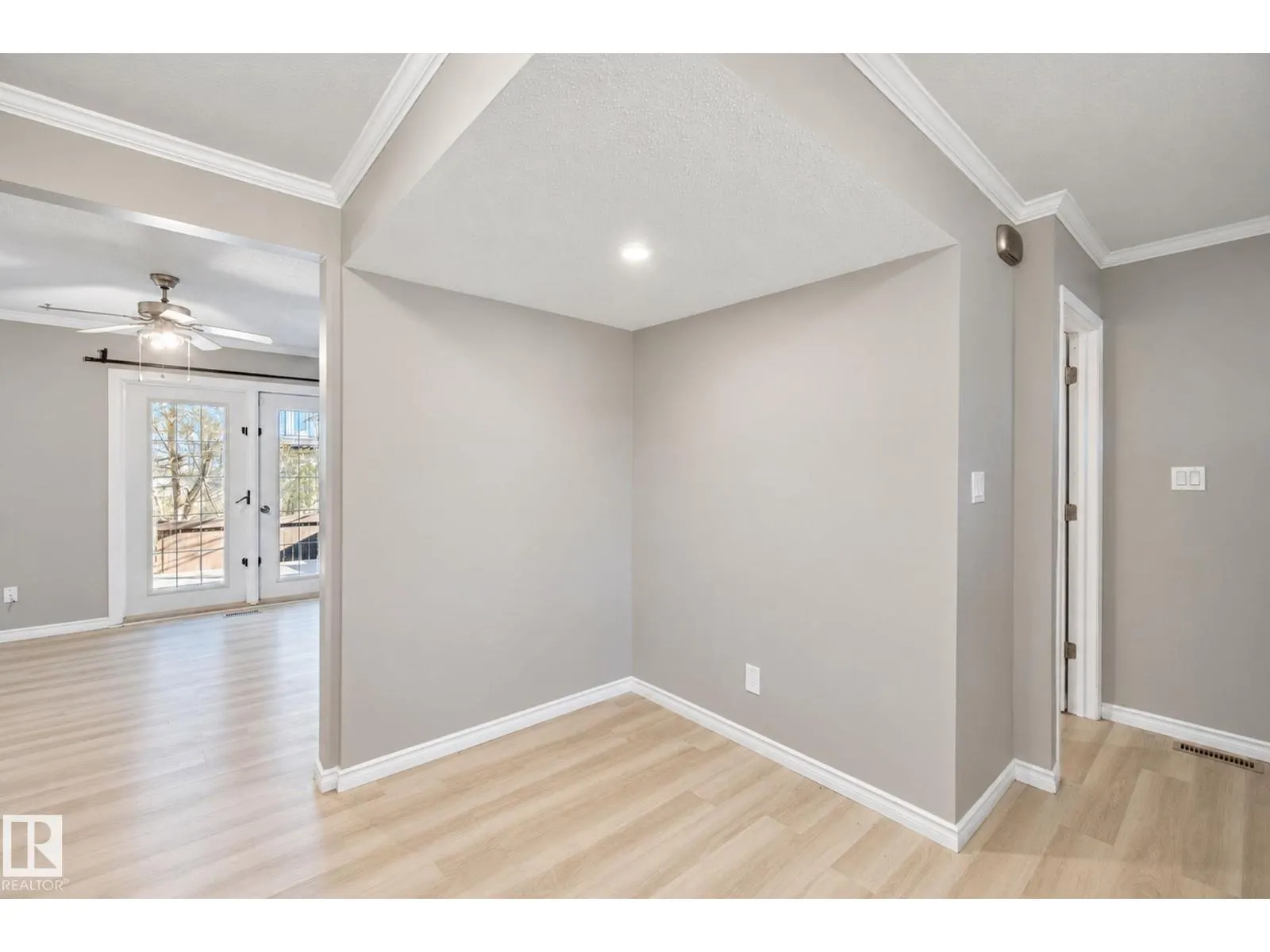 304 SPRUCE GL