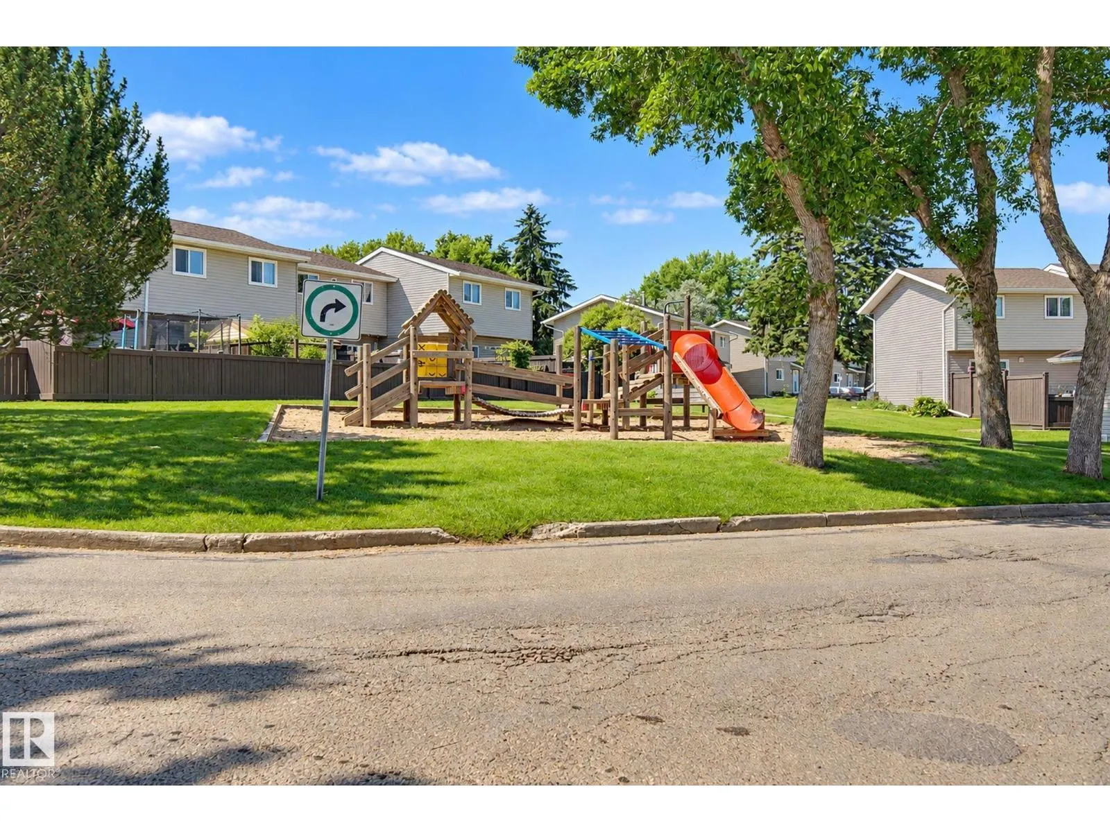304 SPRUCE GL