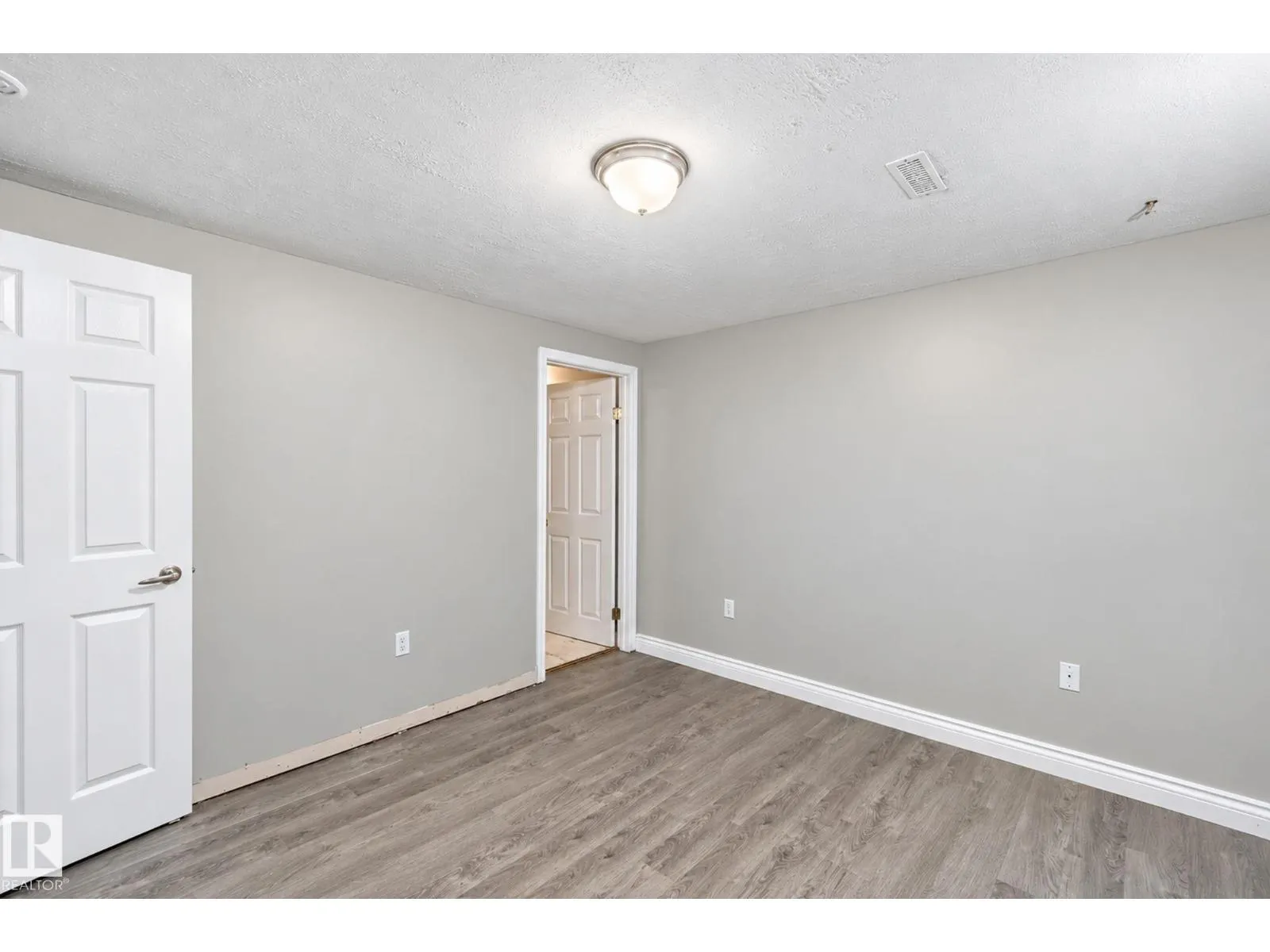 304 SPRUCE GL