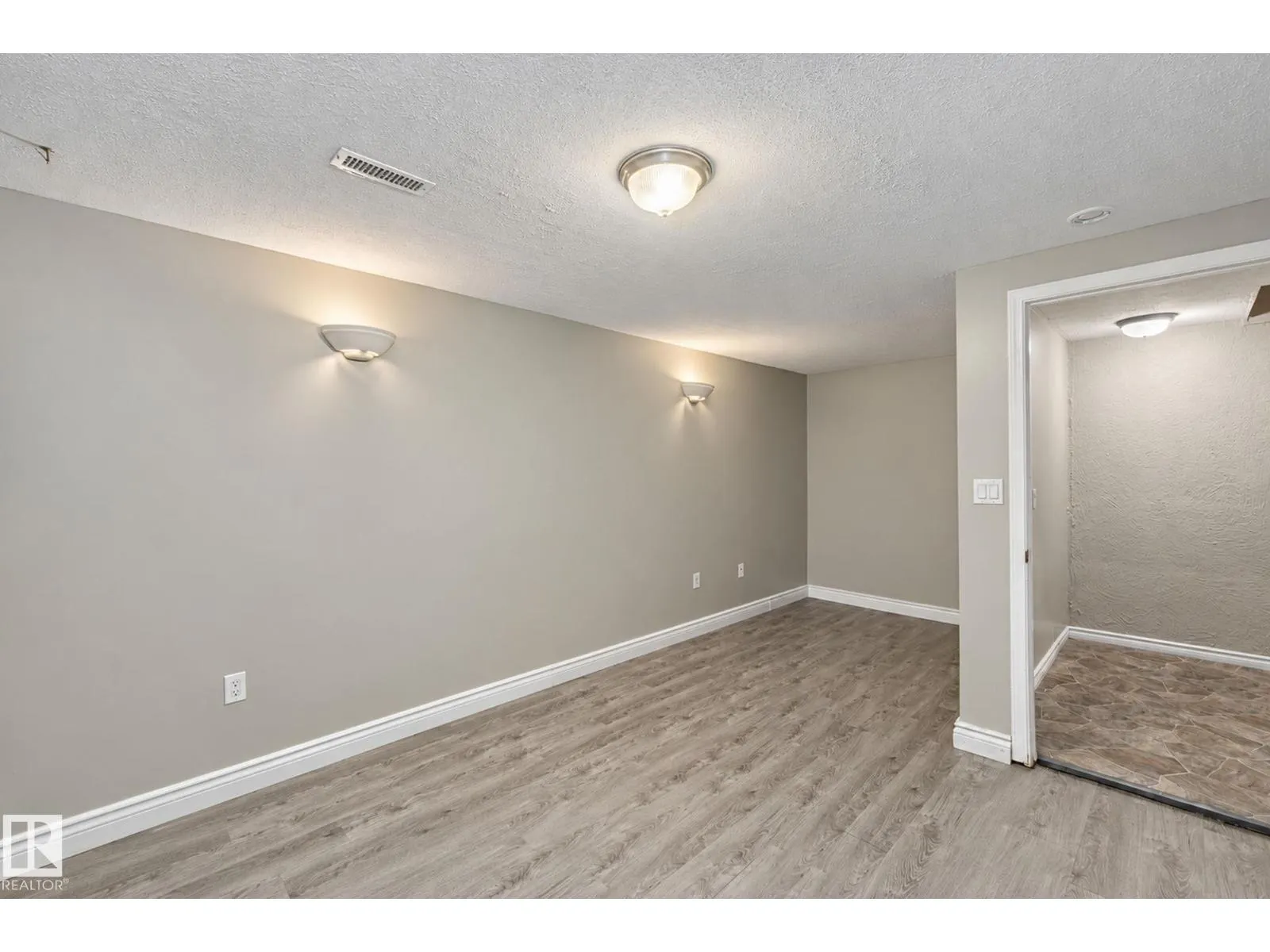 304 SPRUCE GL
