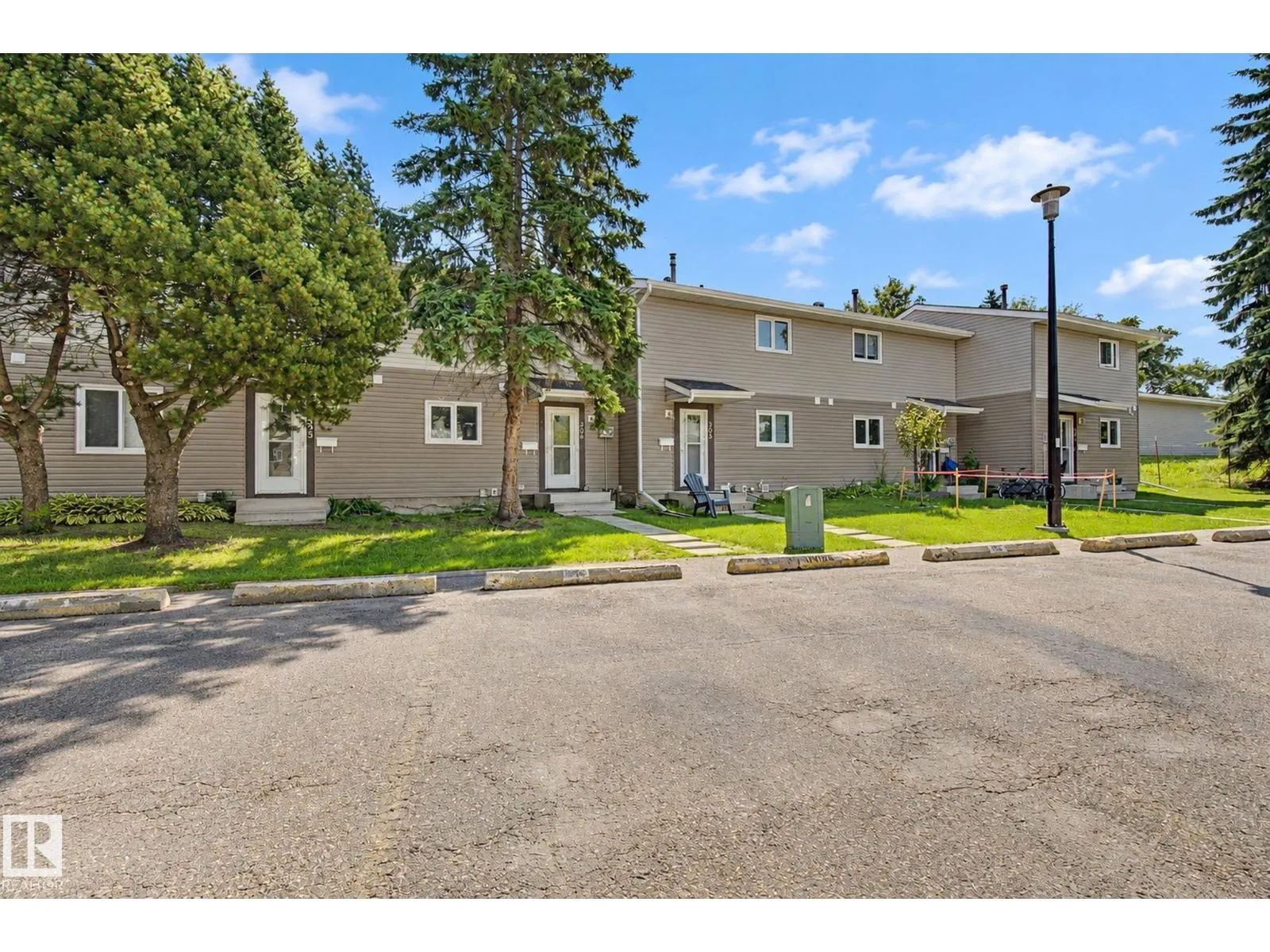 304 SPRUCE GL