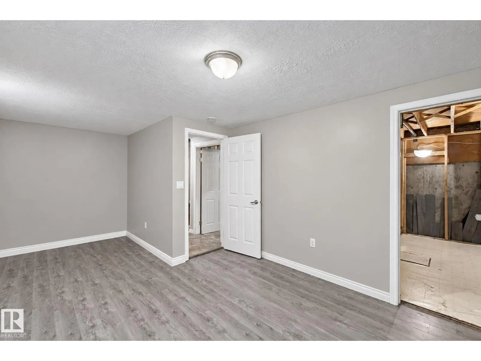 304 SPRUCE GL