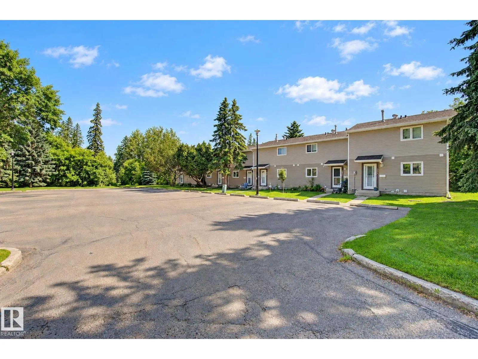 304 SPRUCE GL