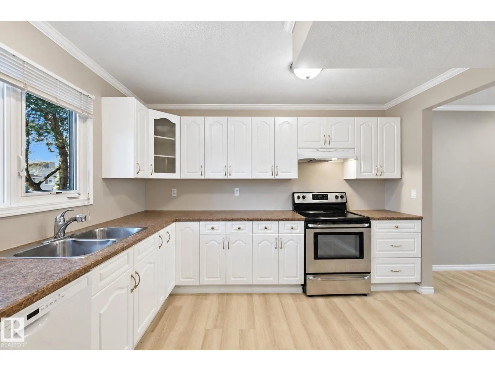 304 SPRUCE GL