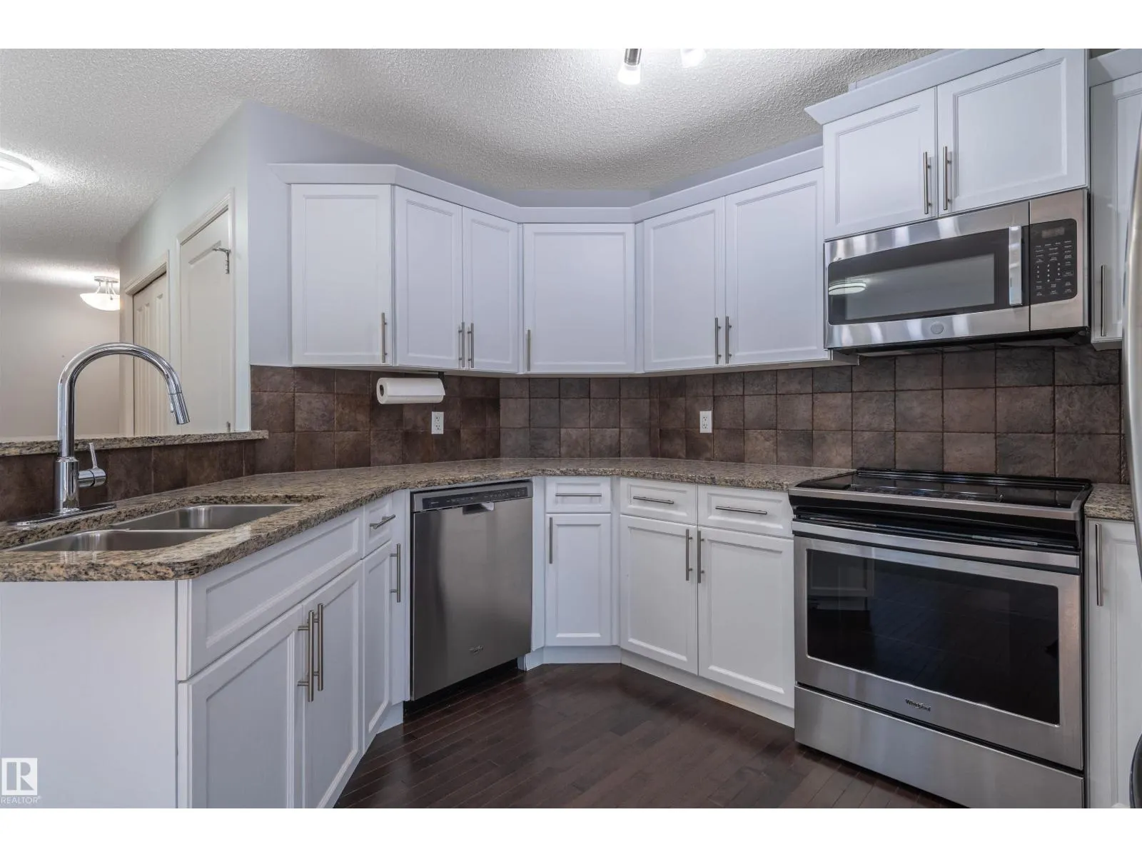 21413 94 AV NW