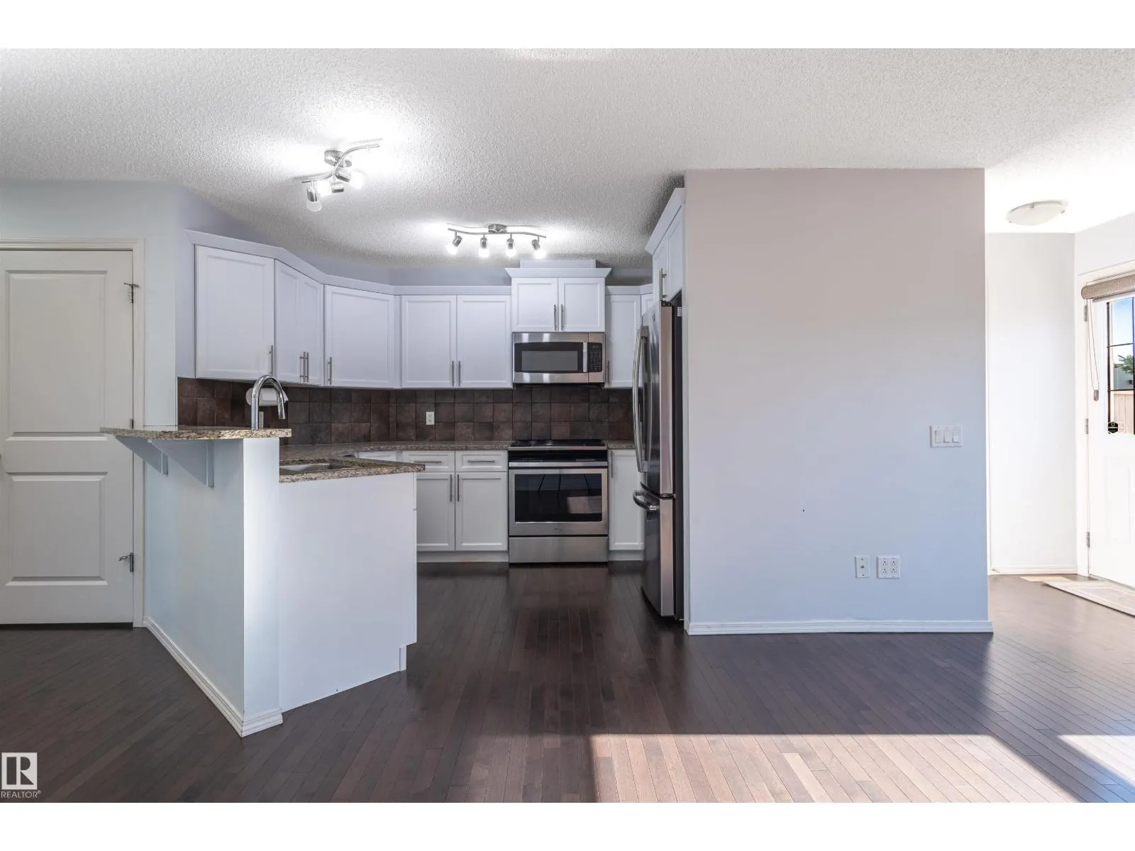 21413 94 AV NW