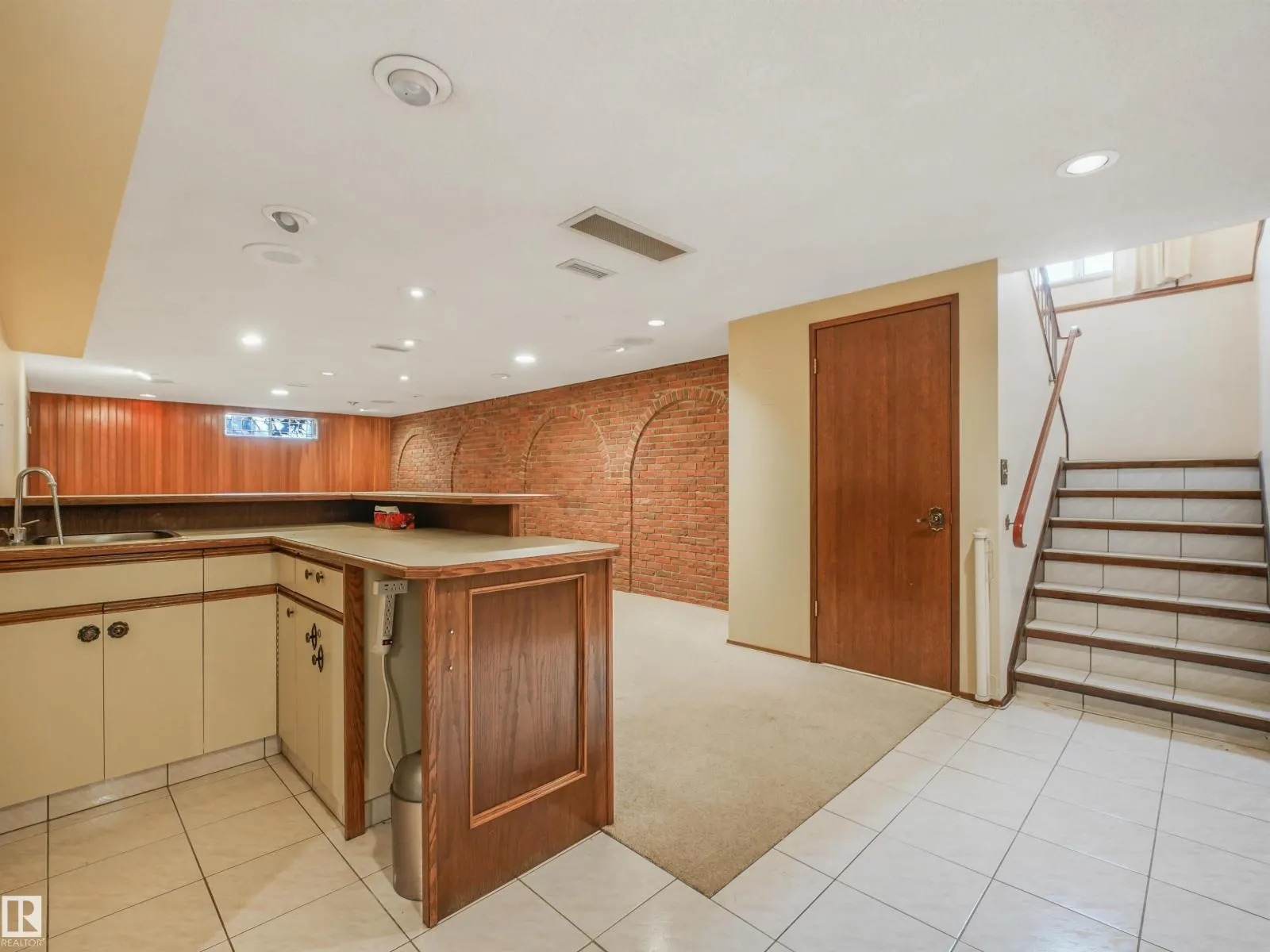 15103 92 ST NW