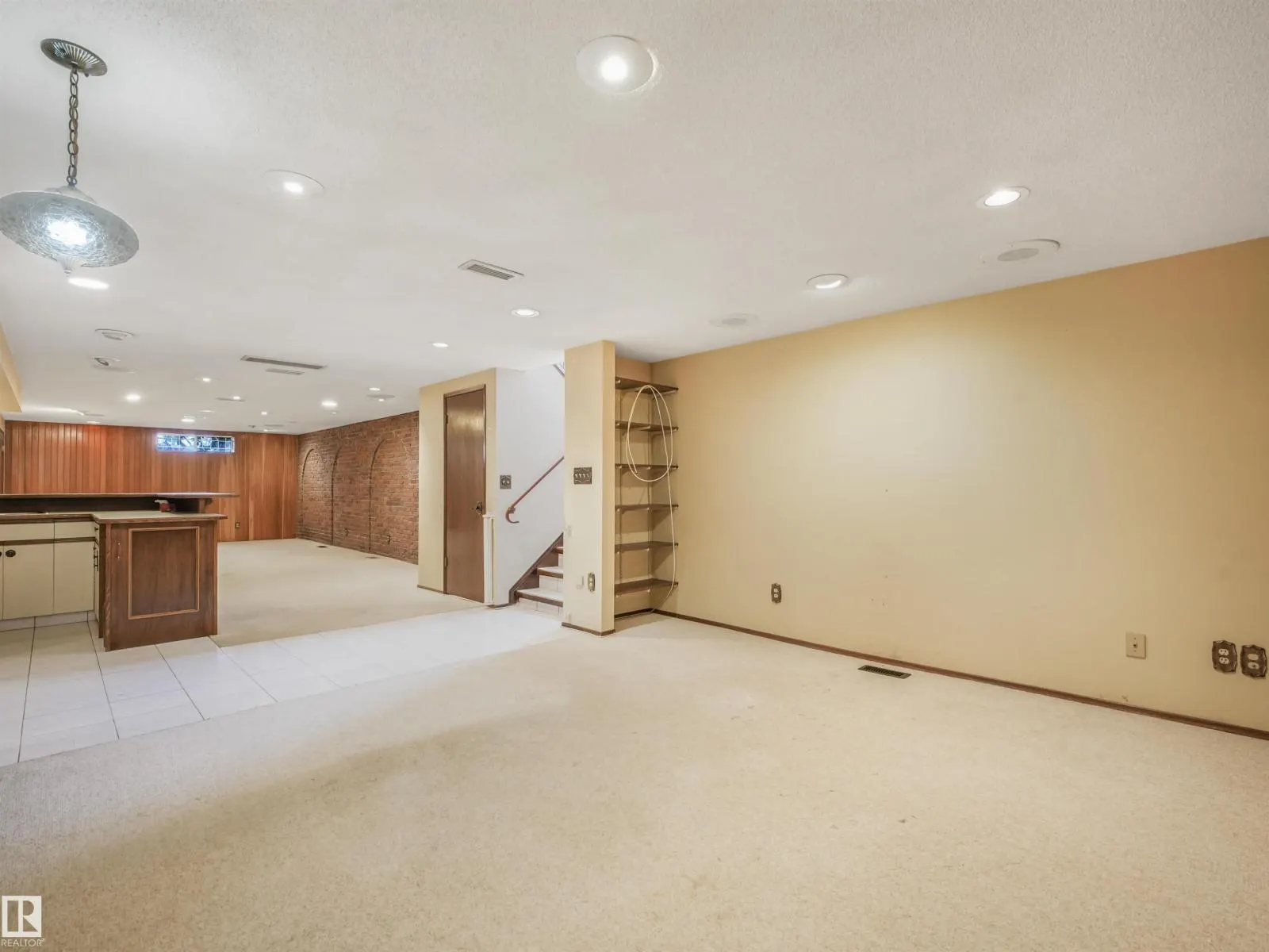 15103 92 ST NW