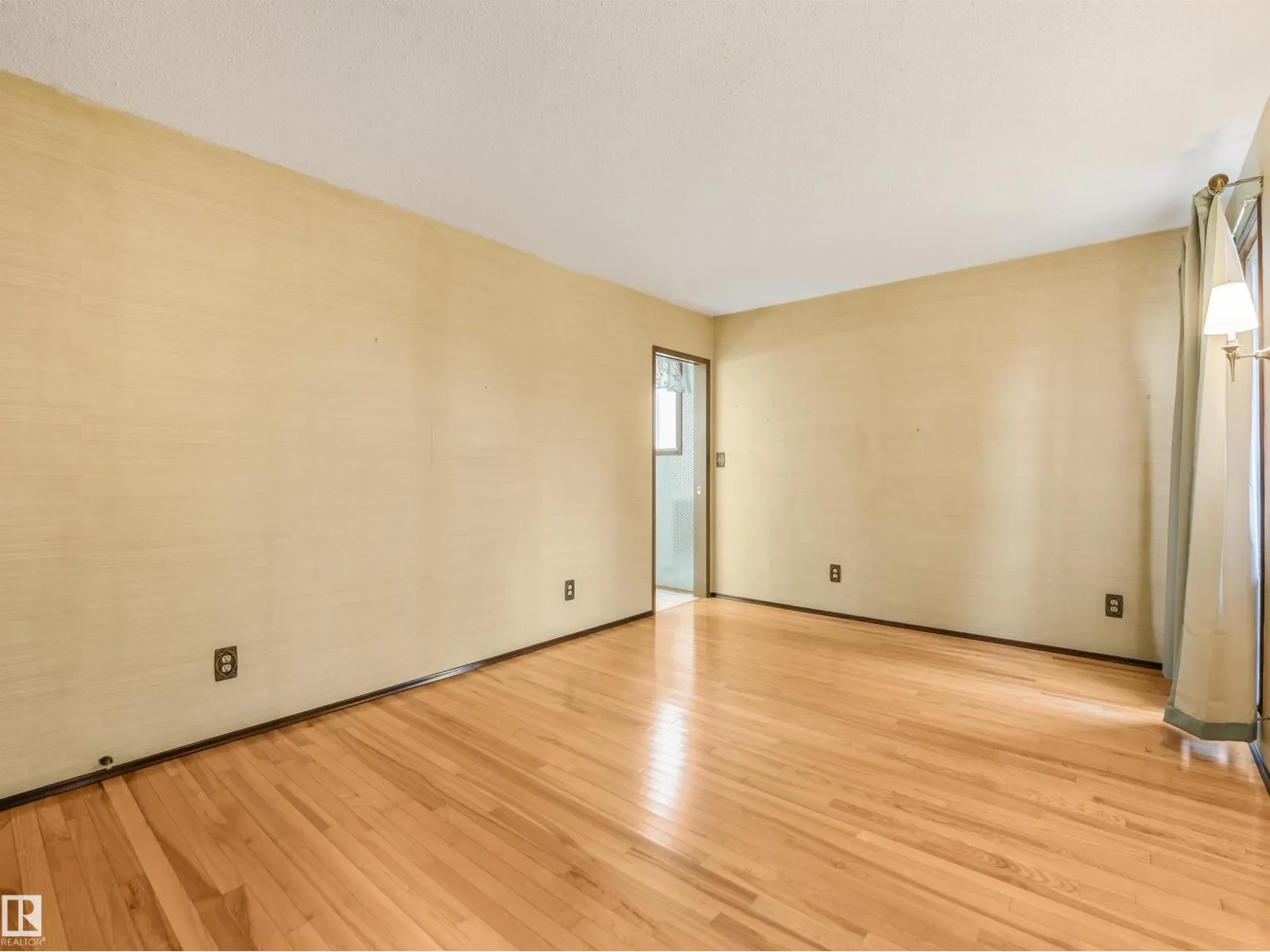 15103 92 ST NW