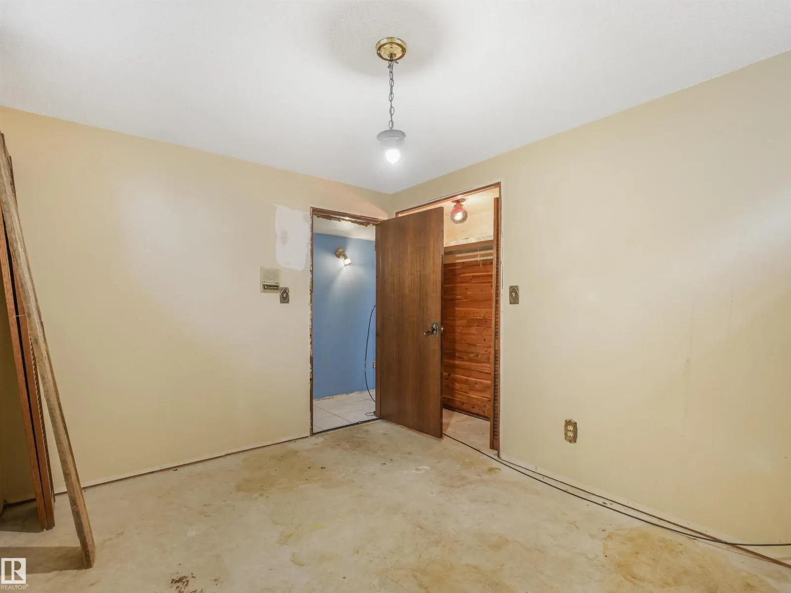 15103 92 ST NW