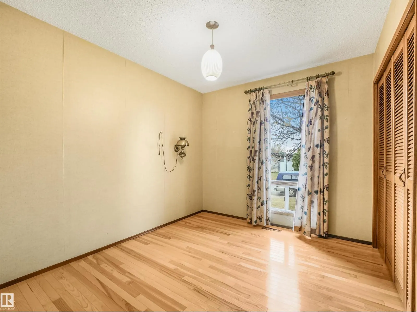 15103 92 ST NW