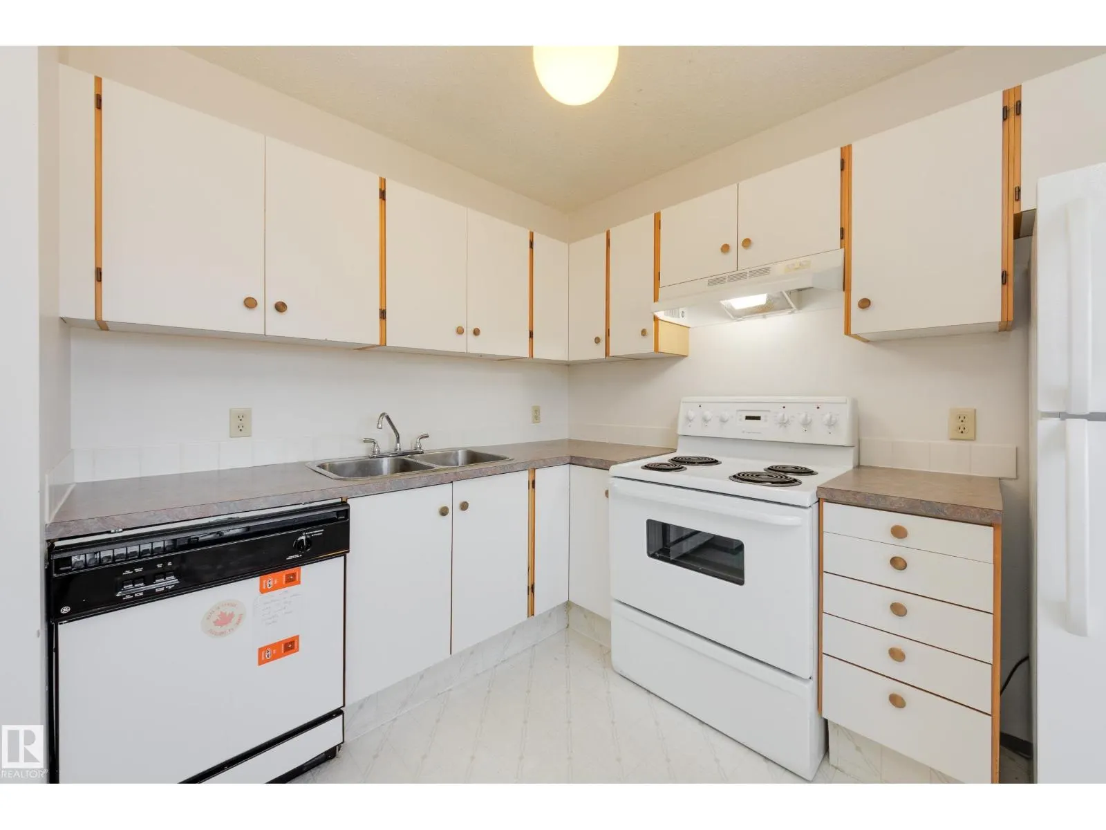2734 105 ST NW
