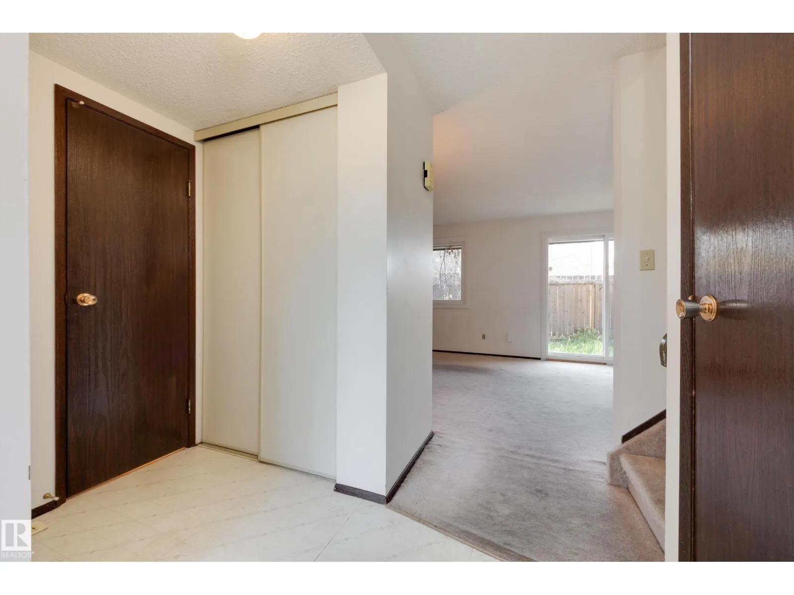 2734 105 ST NW