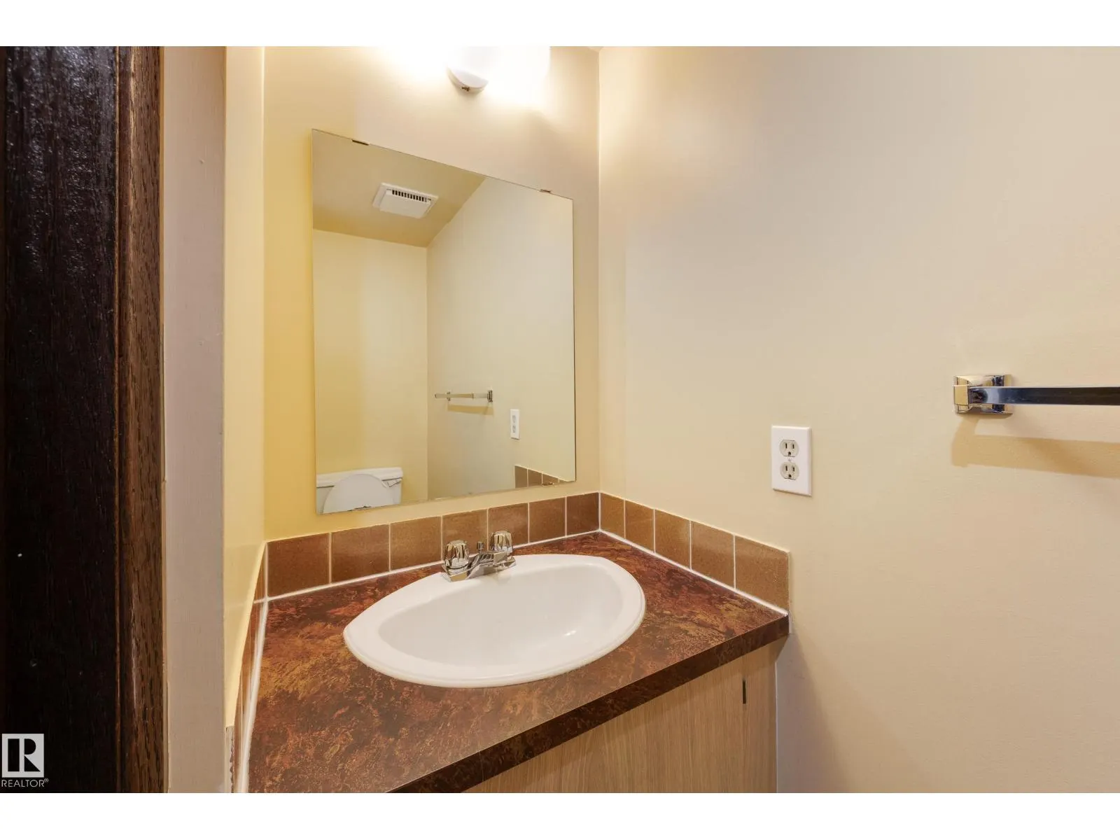 2734 105 ST NW