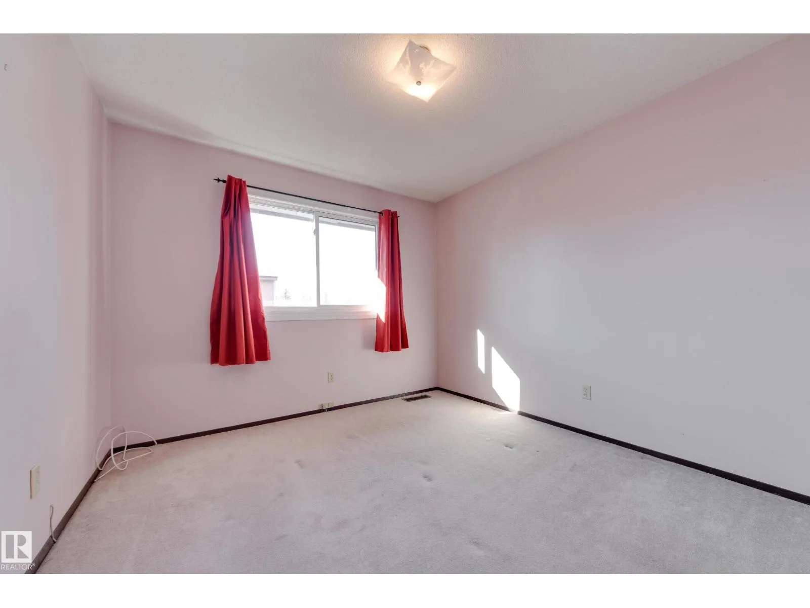2734 105 ST NW