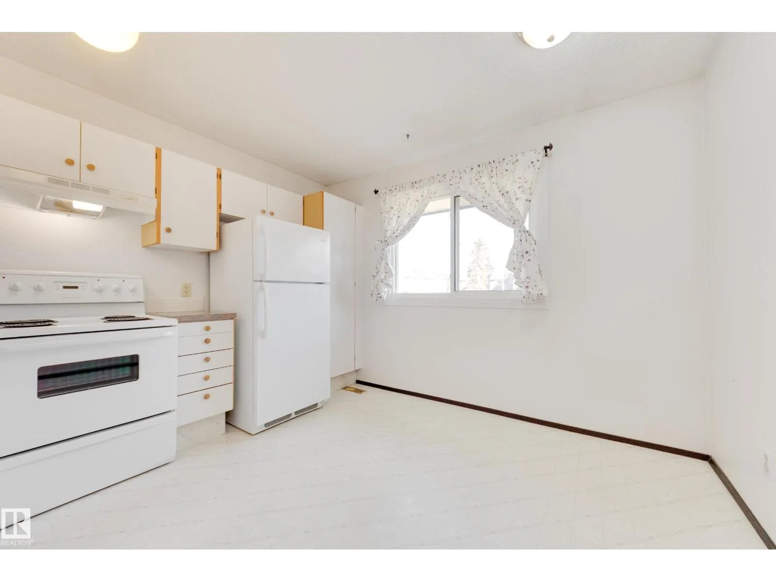 2734 105 ST NW