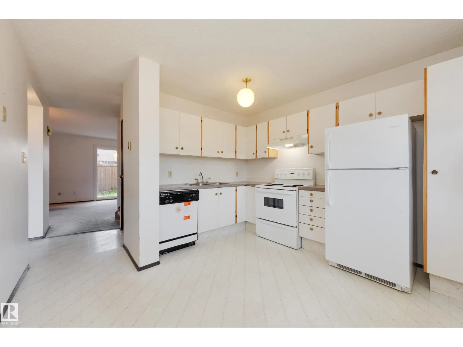 2734 105 ST NW