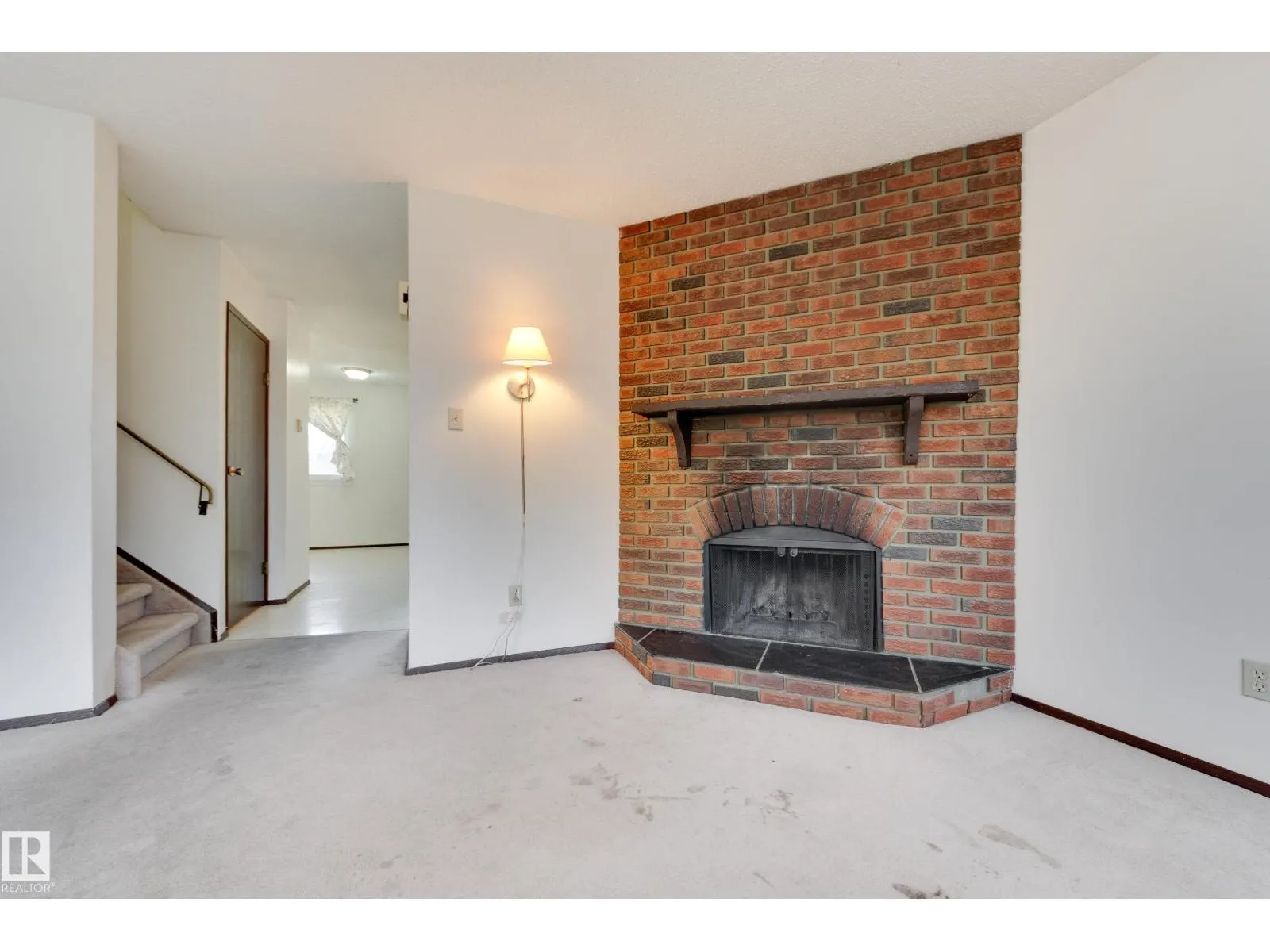 2734 105 ST NW