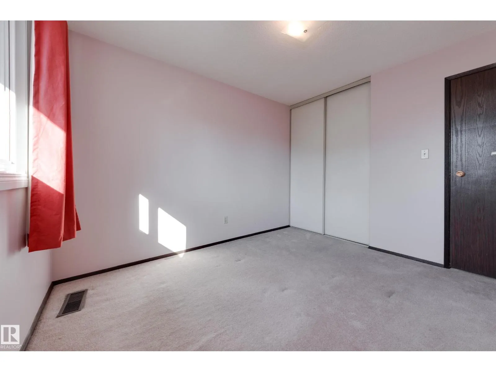 2734 105 ST NW
