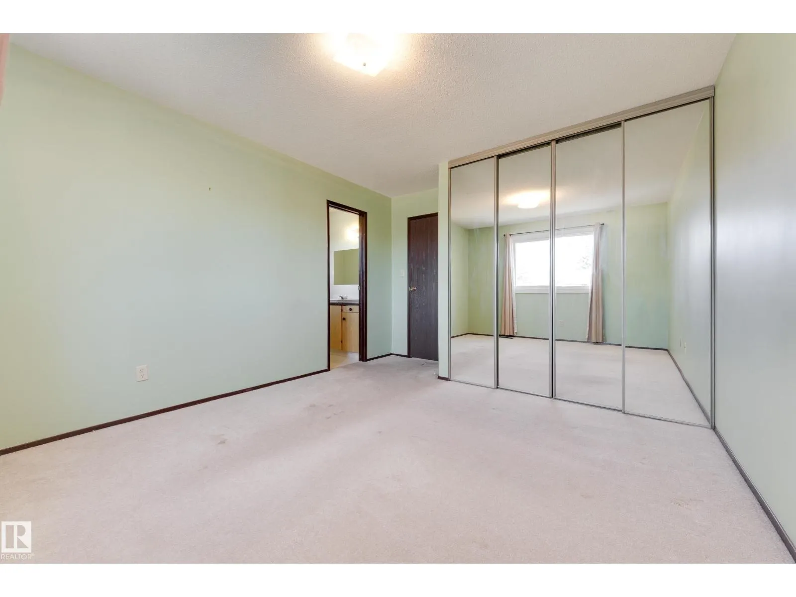 2734 105 ST NW