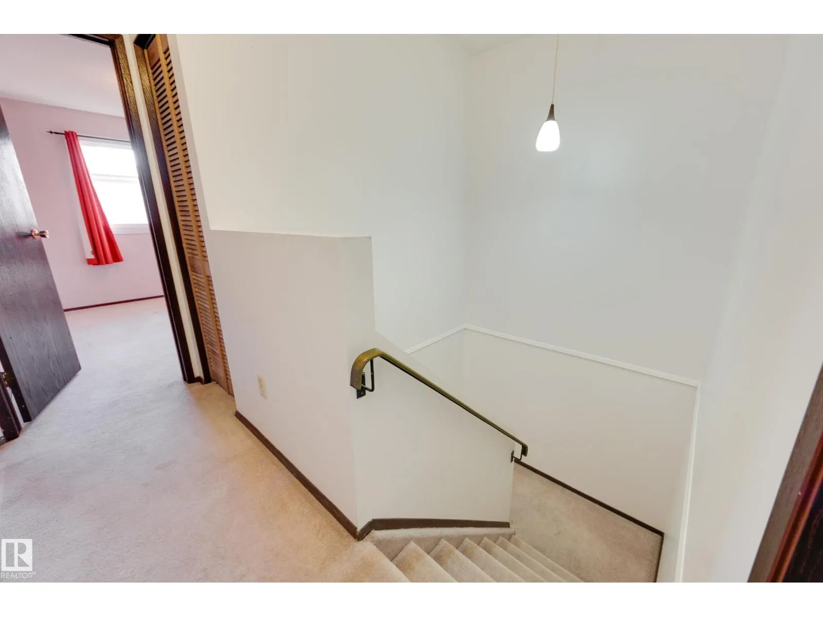 2734 105 ST NW
