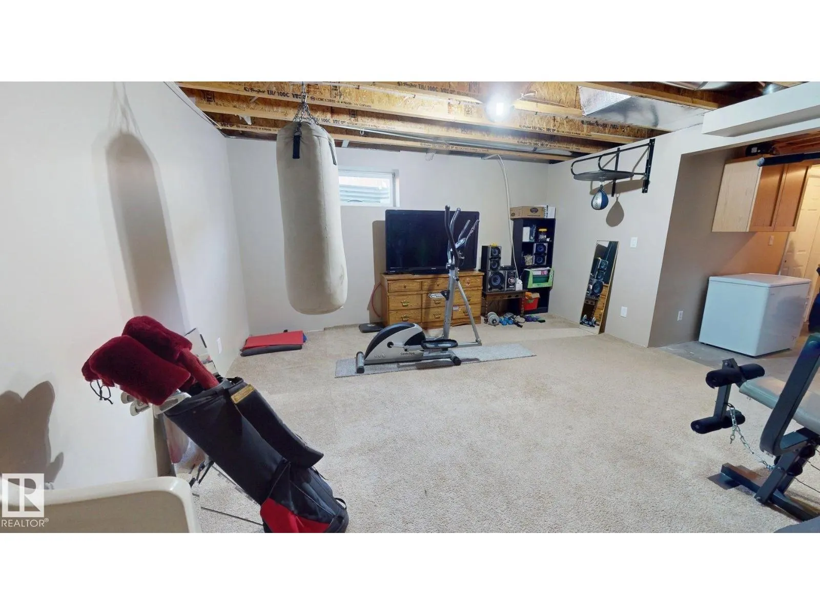 3931 160 AV NW