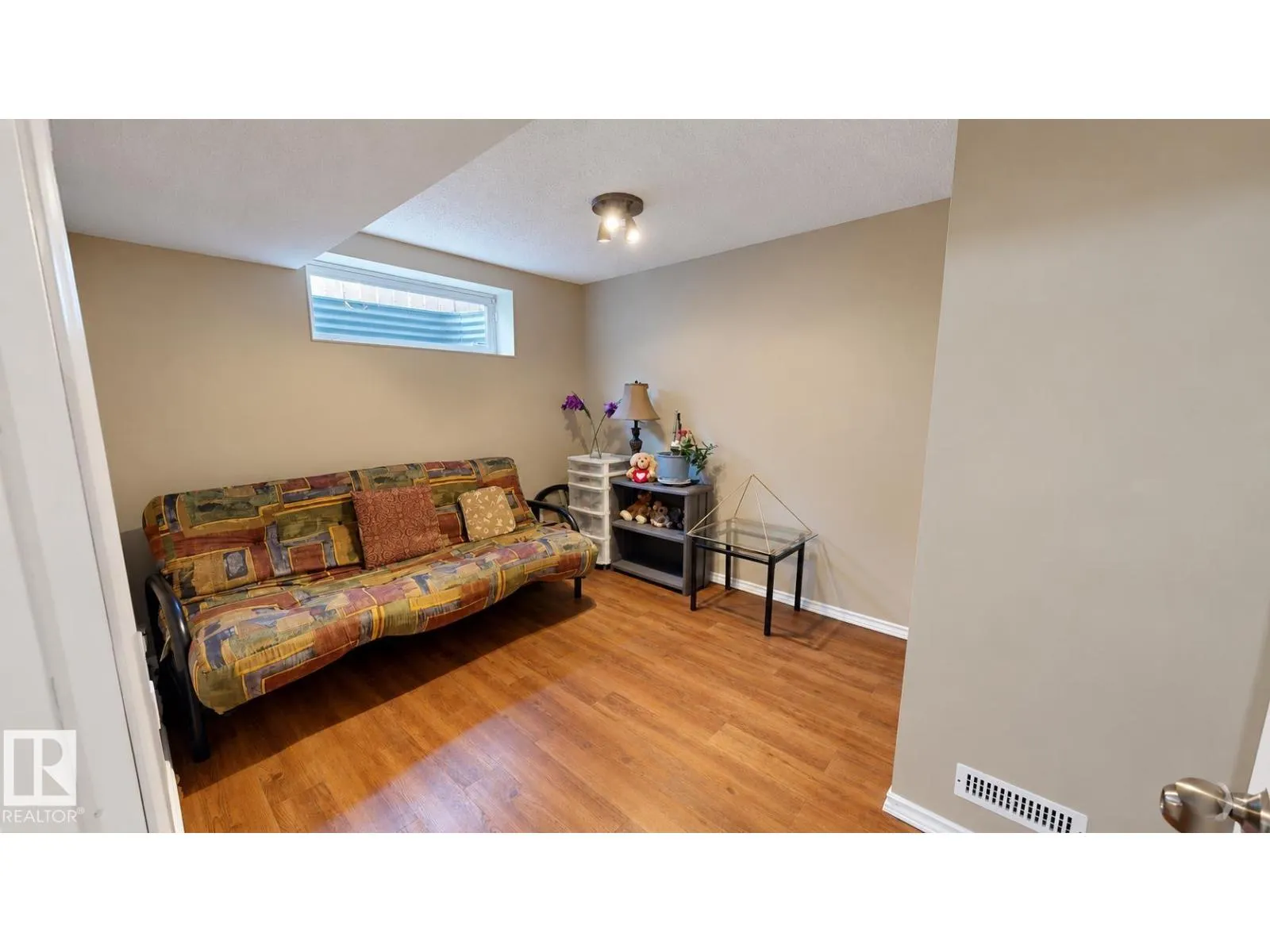 3931 160 AV NW