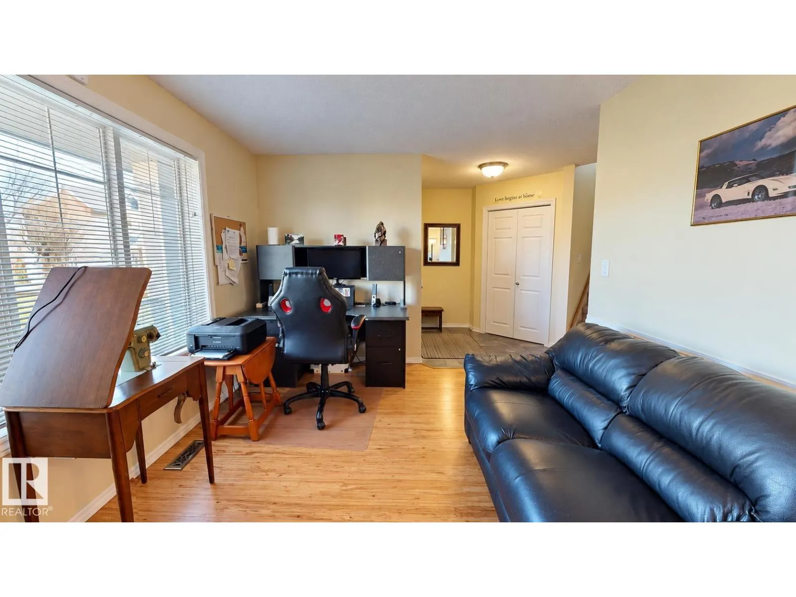 3931 160 AV NW